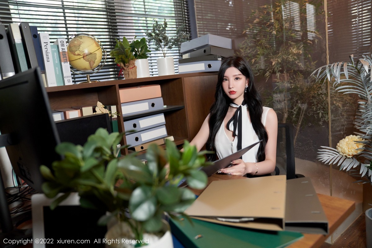 xgyw.top_XiuRen第5217期_女神周于希Sally心愿旅拍私房超薄闪亮黑丝秀翘臀美腿诱惑写真76P