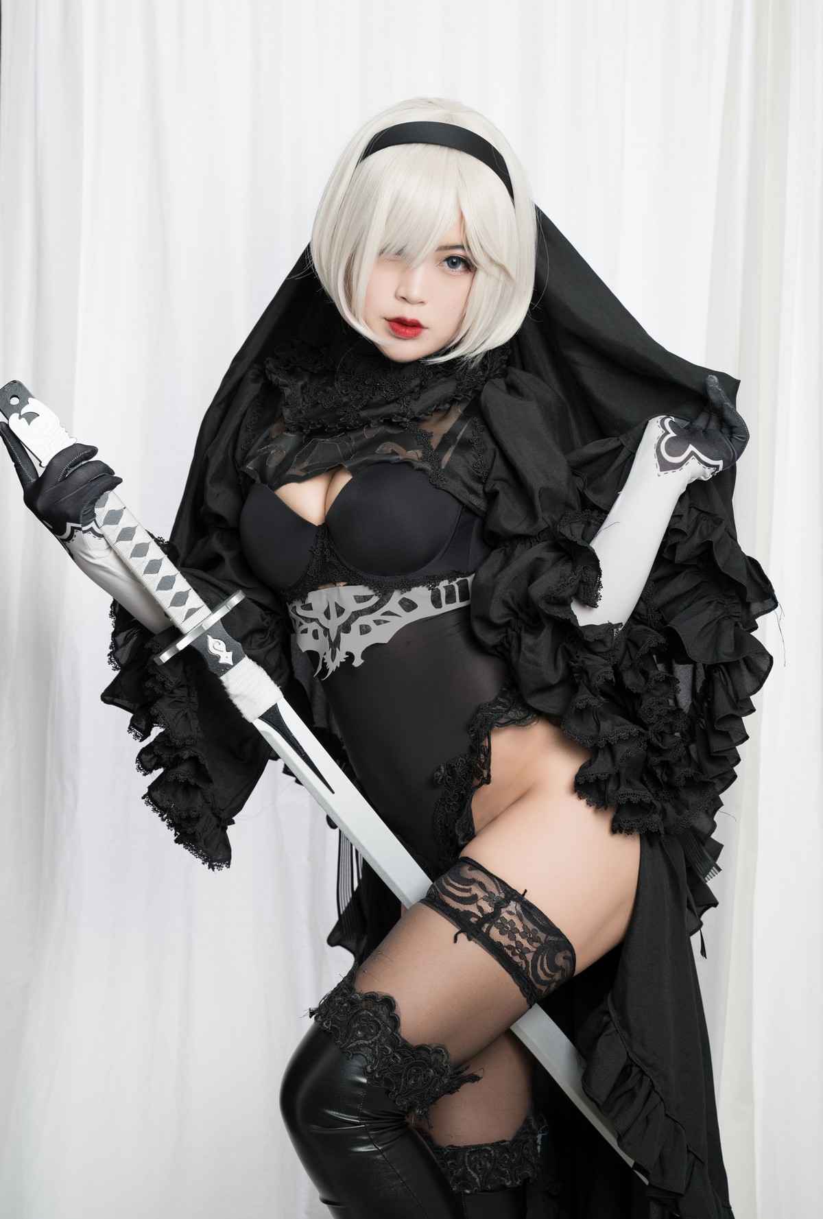 xgyw.top_萌系小姐姐白烨2b全套系列主题性感美女武士装扮黑白两套丝袜撩人诱惑写真131P