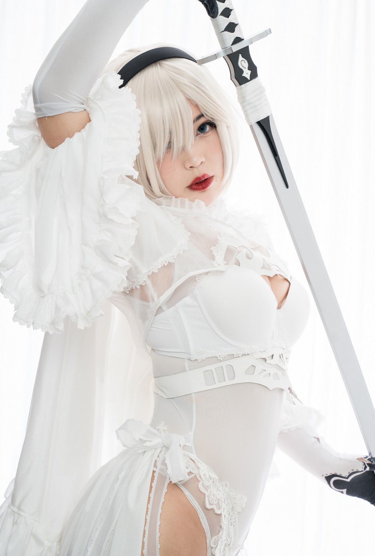 xgyw.top_萌系小姐姐白烨2b全套系列主题性感美女武士装扮黑白两套丝袜撩人诱惑写真131P