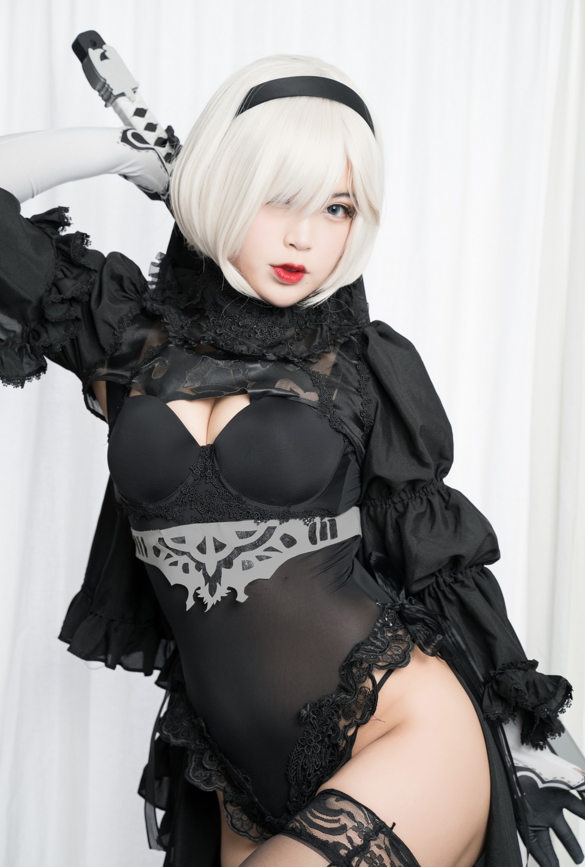 xgyw.top_萌系小姐姐白烨2b全套系列主题性感美女武士装扮黑白两套丝袜撩人诱惑写真131P