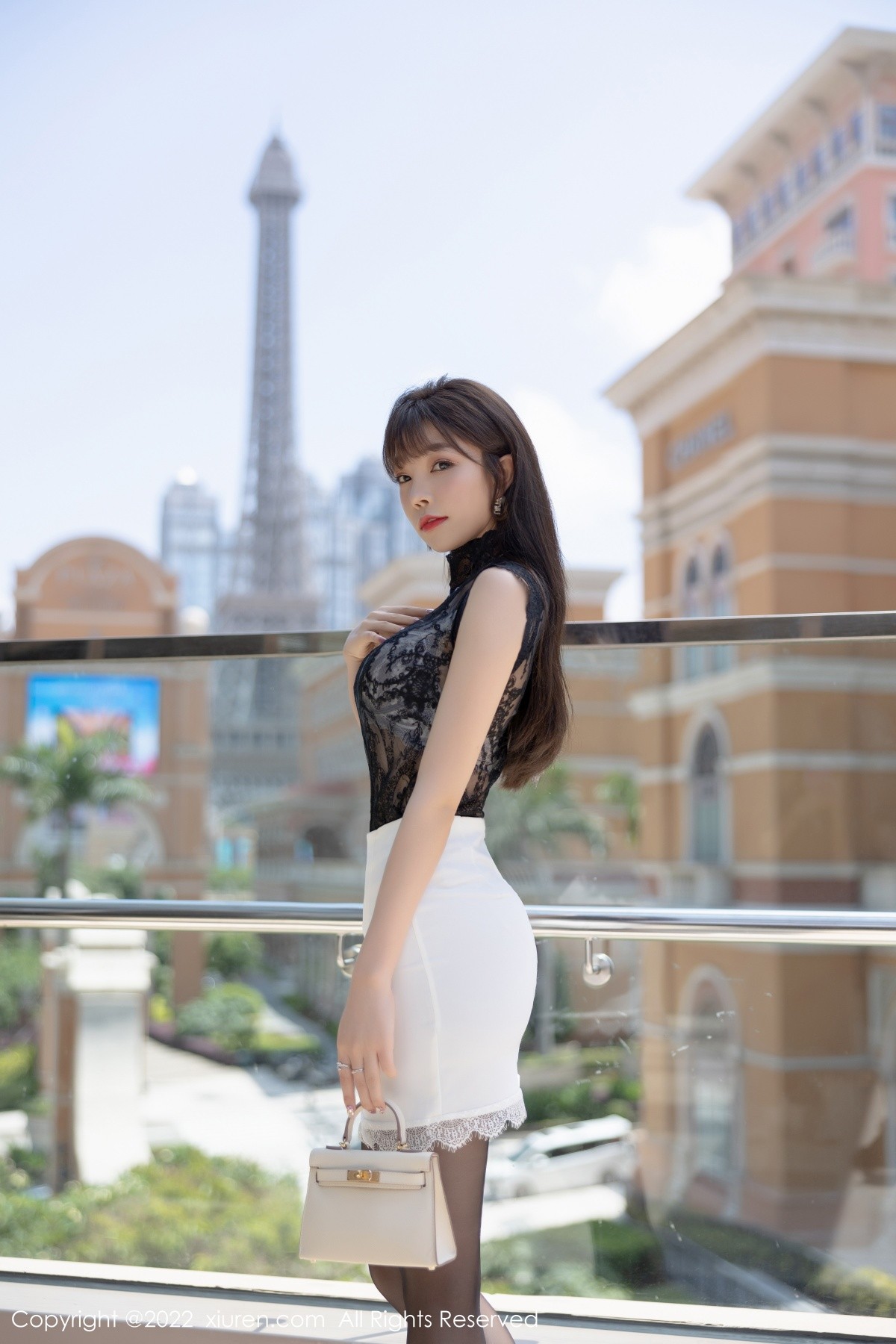 xgyw.top_XiuRen第5220期_女神芝芝Booty厦门旅拍私房浅灰蕾丝内衣配超薄黑丝诱惑写真100P