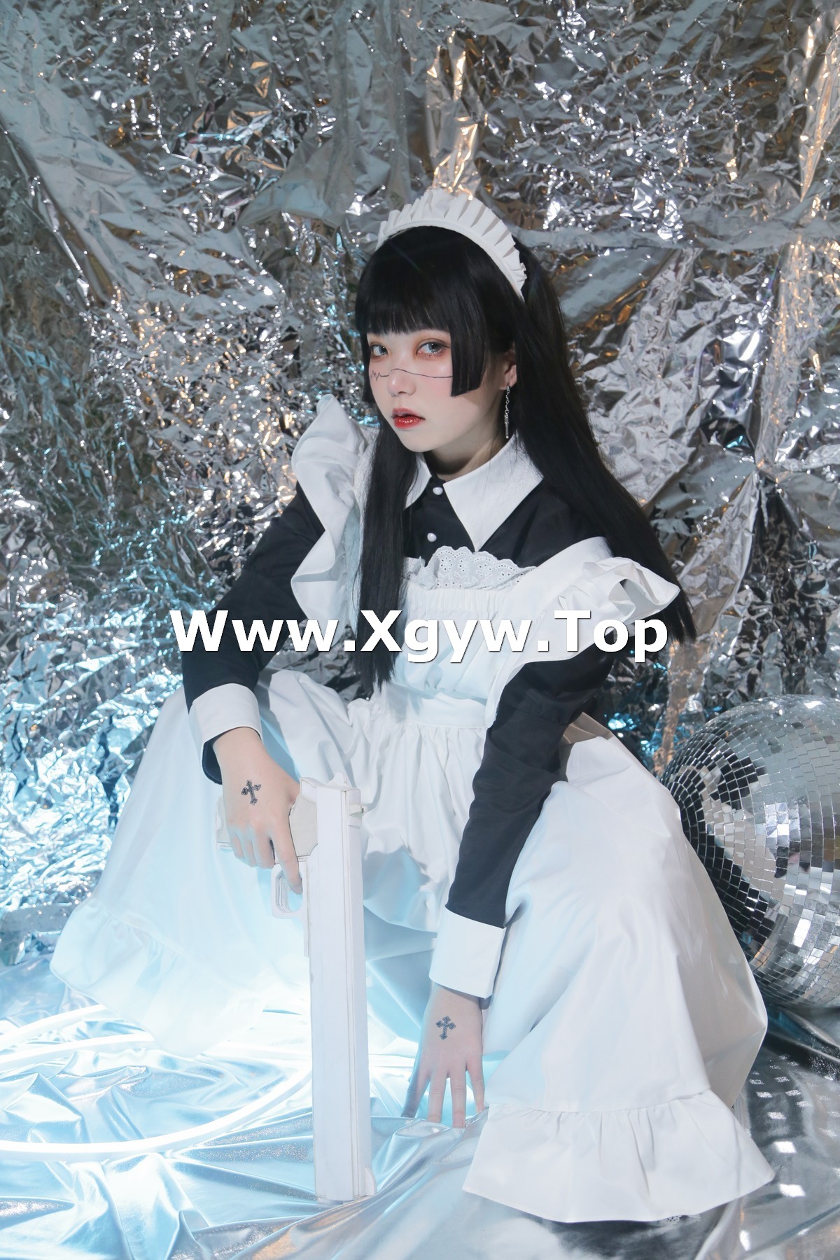 xgyw.top_微博妹子Fushii_海堂生化女仆主题美女战士装扮性感黑白女仆长裙迷人写真46P