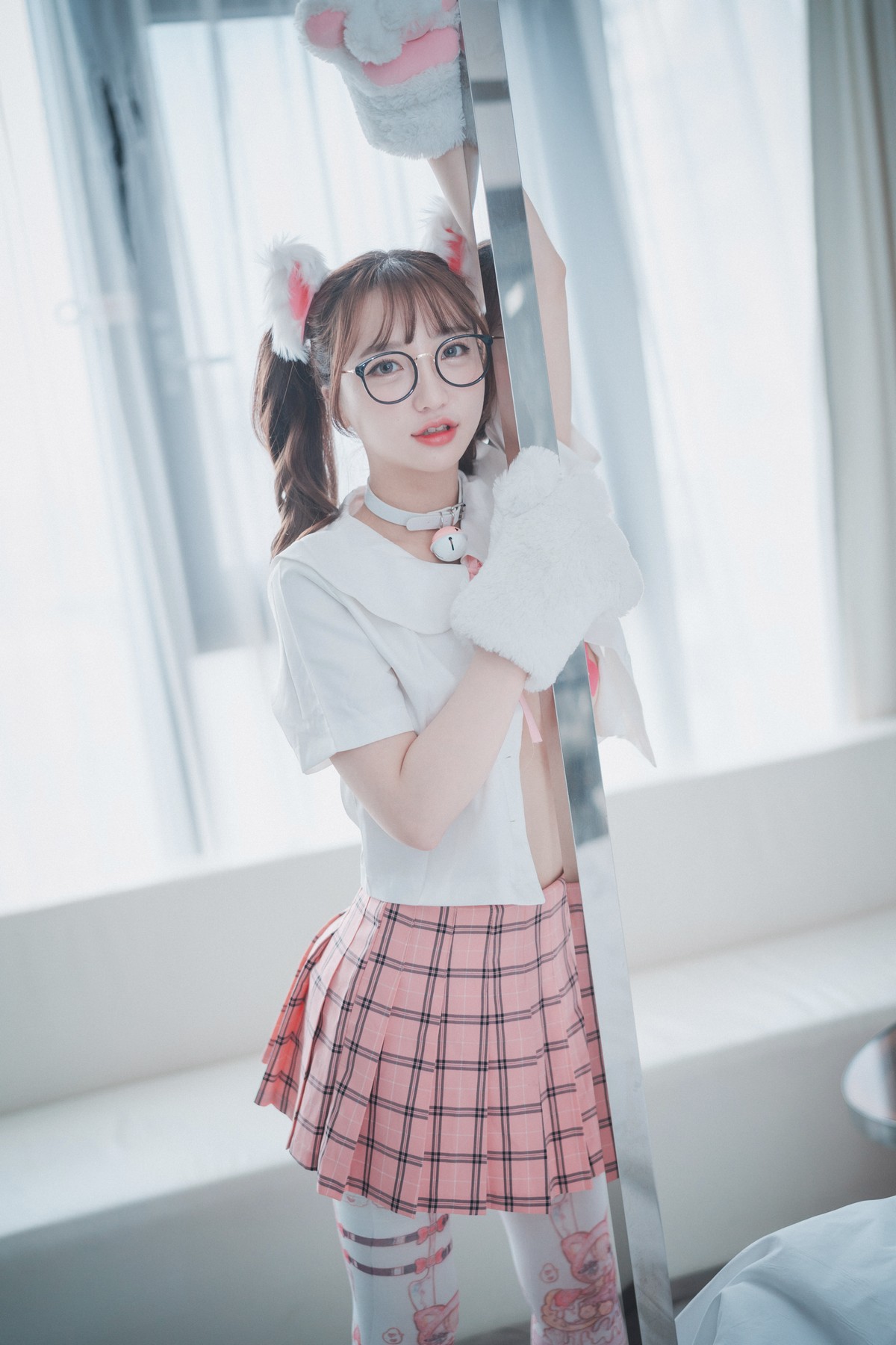 xgyw.top_[DJAWA]No.125_模特Yeeun_Cute Pink主题私房半脱上衣露豪乳胶带遮点撩人诱惑写真50P