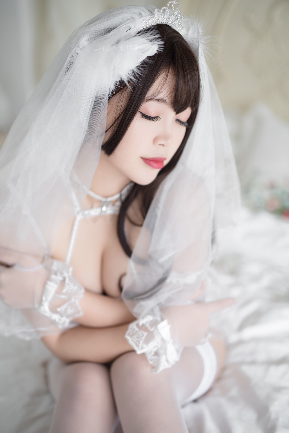 xgyw.top_萌系小姐姐白烨白天鹅主题私房性感白色婚纱配蕾丝吊袜秀完美身材诱惑写真50P