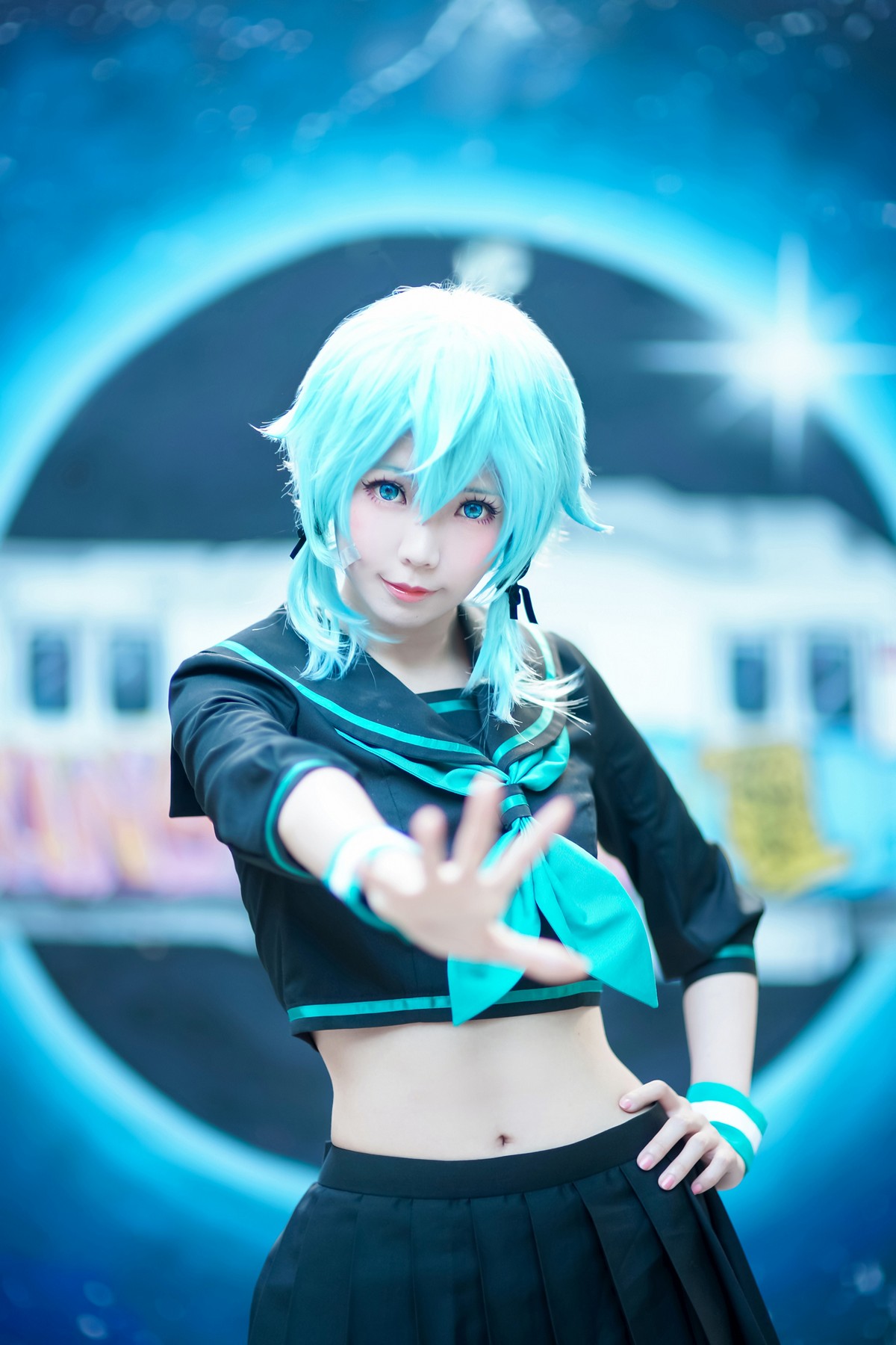 xgyw.top_Coser妹子Ely_eee诗乃JK主题户外性感JK制服配黑丝袜秀完美身材迷人写真36P