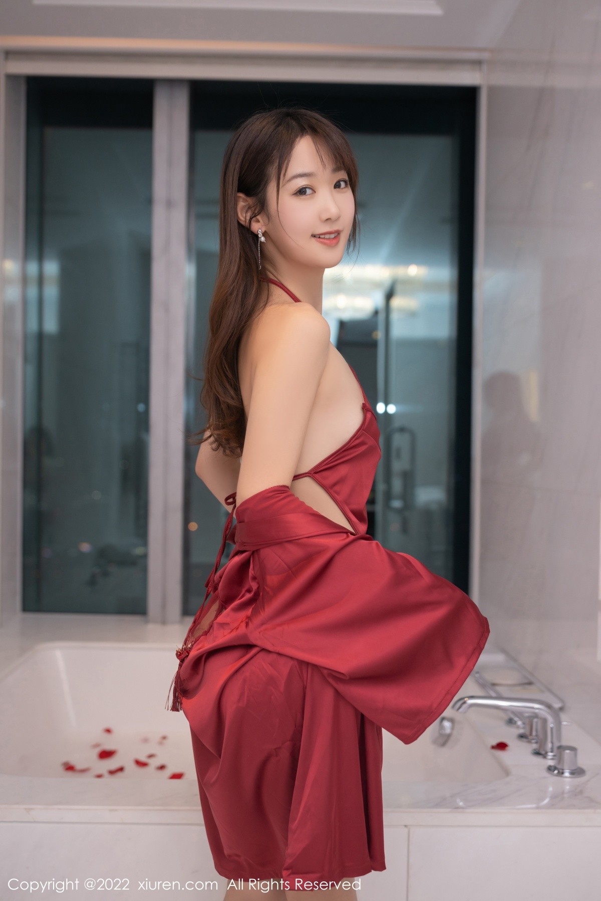 xgyw.top_XiuRen第5226期_模特唐安琪广州-云南旅拍酒店浴缸红色服饰秀完美身材诱惑写真78P