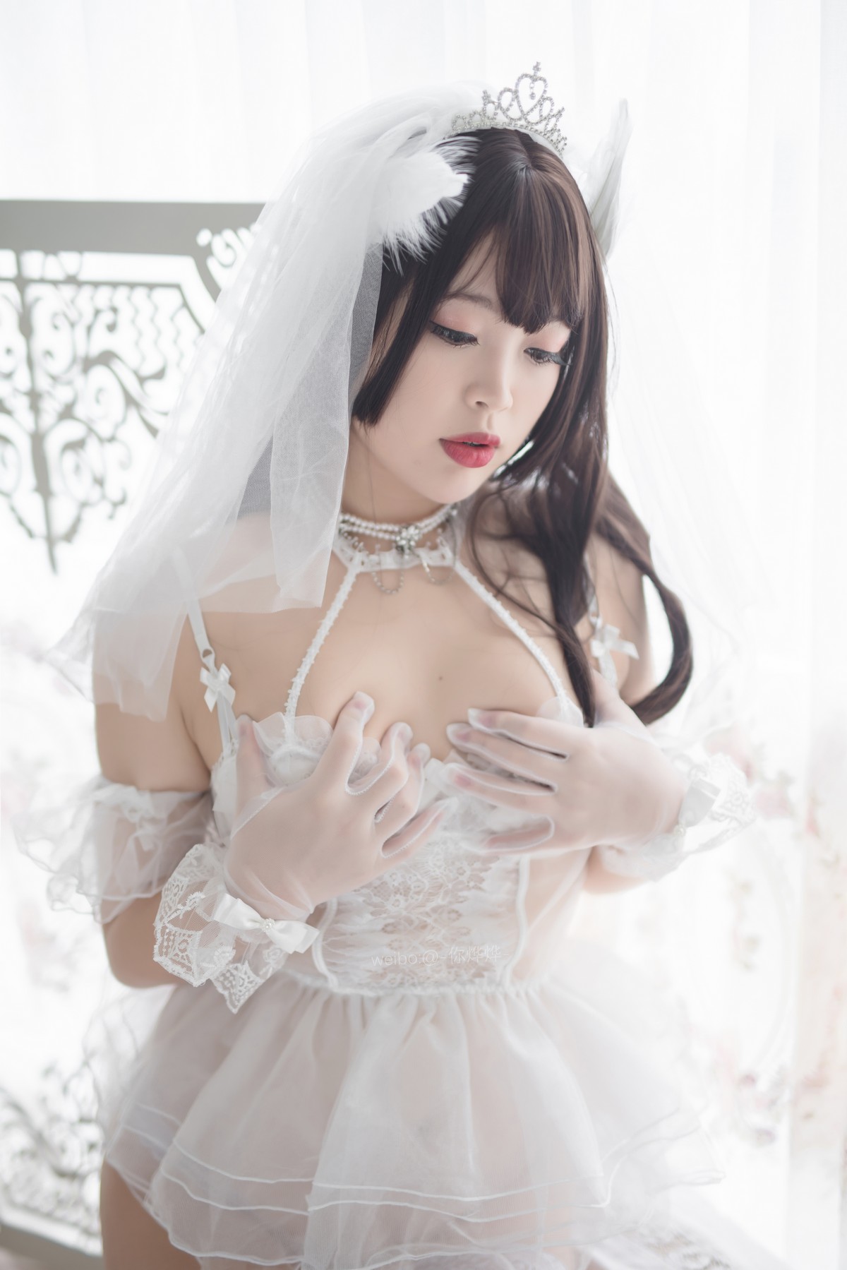 xgyw.top_萌系小姐姐白烨白天鹅主题私房性感白色婚纱配蕾丝吊袜秀完美身材诱惑写真50P