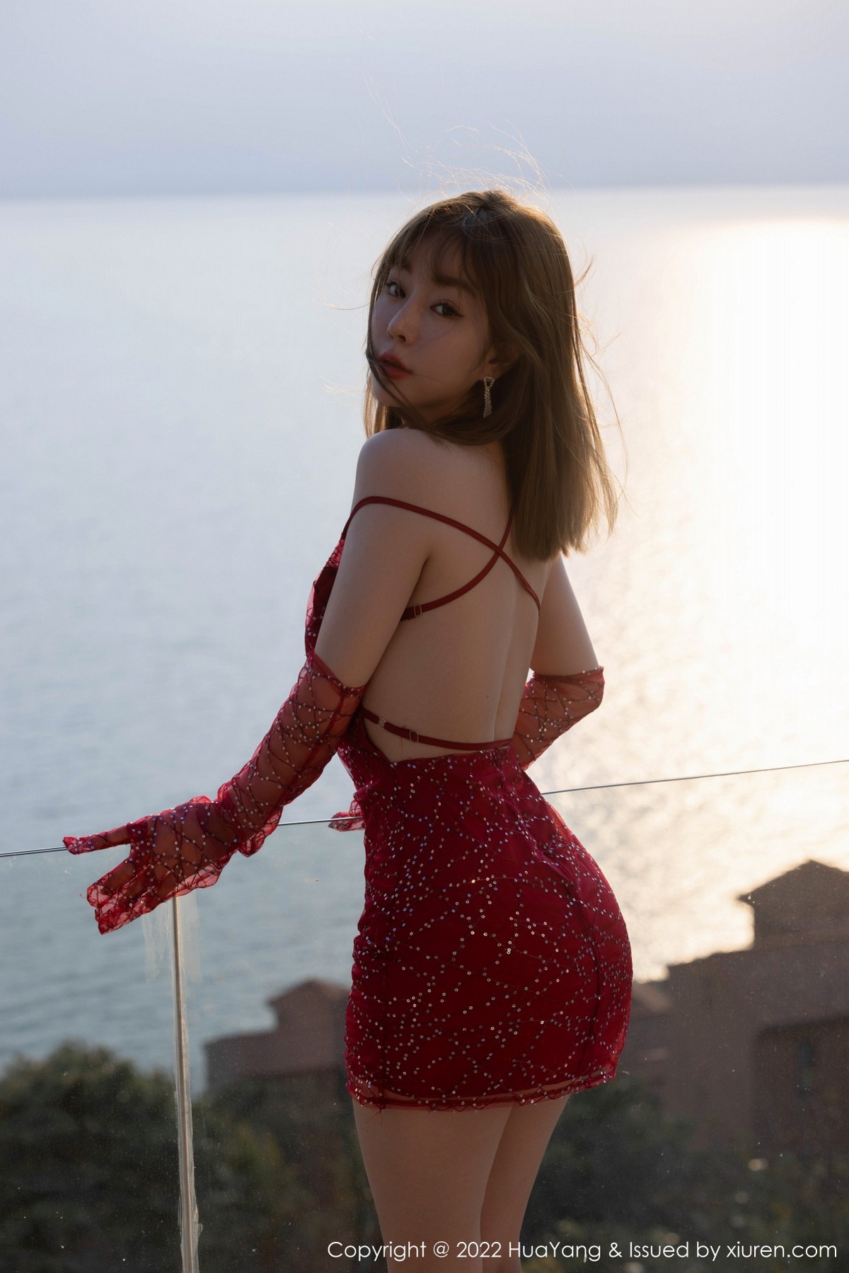 xgyw.top_[HuaYang花漾]Vol.506_女神王雨纯大理旅拍红色吊带短裙配黑色丁字裤秀翘臀诱惑写真52P