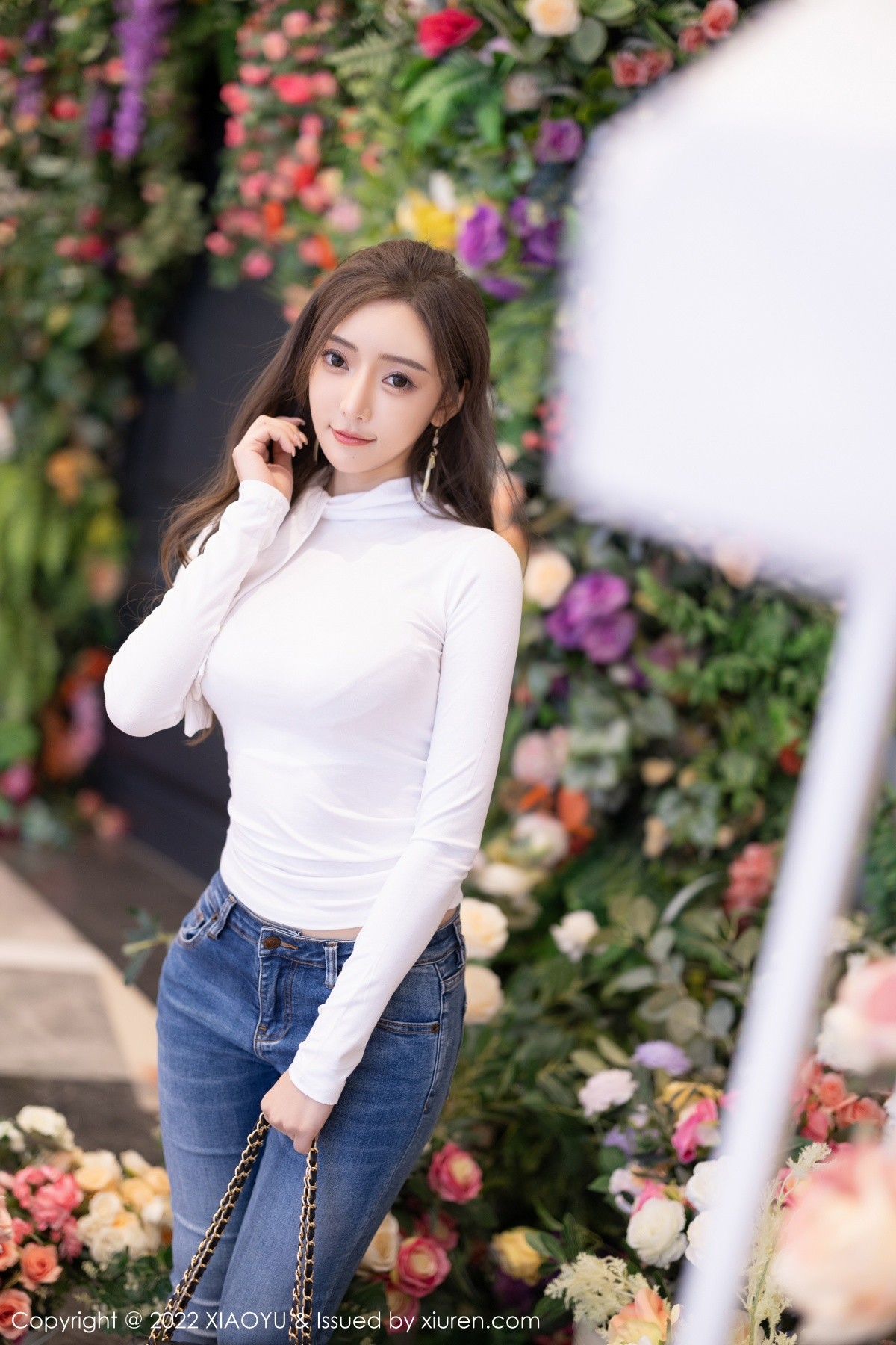 xgyw.top_[XiaoYu画语界]Vol.812_女神王馨瑶yanni白色收身上衣配牛仔裤半脱露无内肉丝诱惑写真82P
