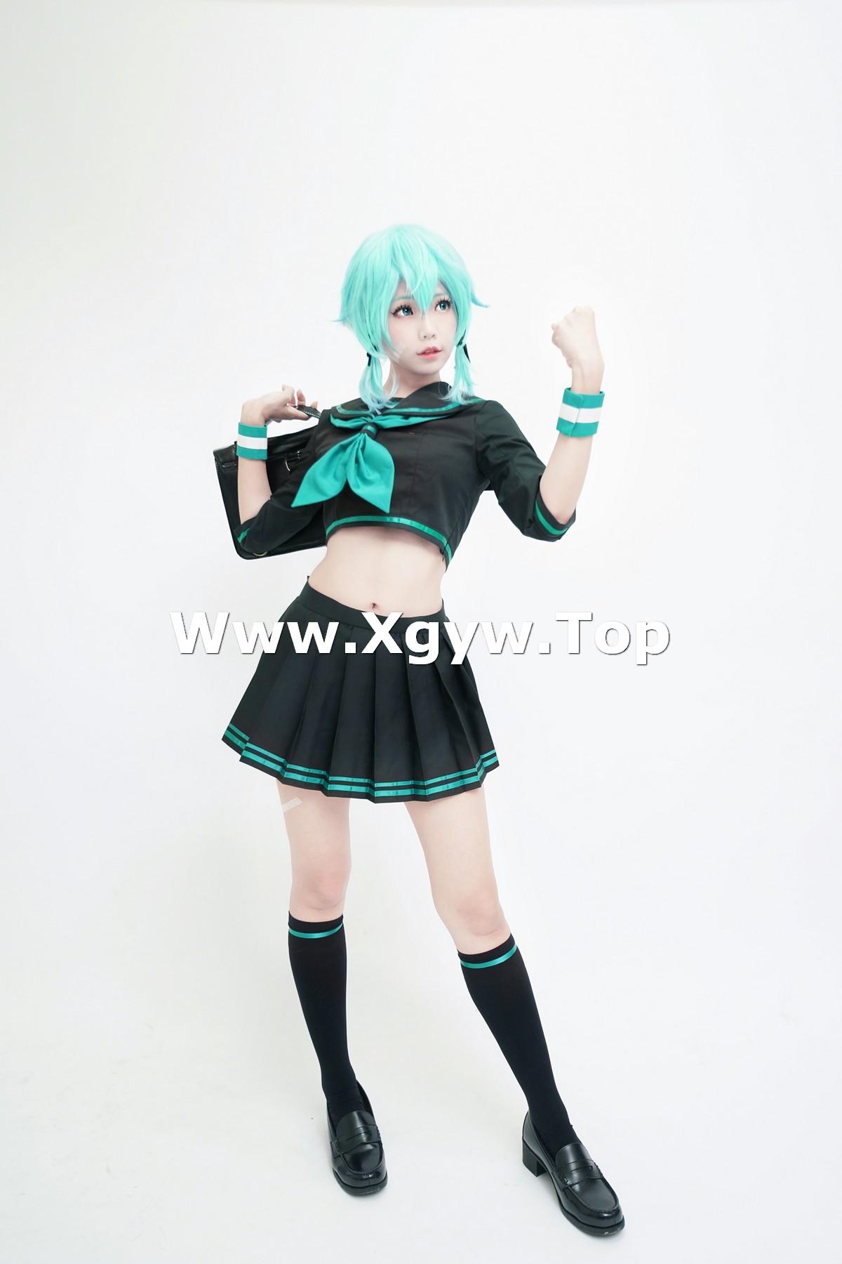 xgyw.top_Coser妹子Ely_eee诗乃JK主题户外性感JK制服配黑丝袜秀完美身材迷人写真36P