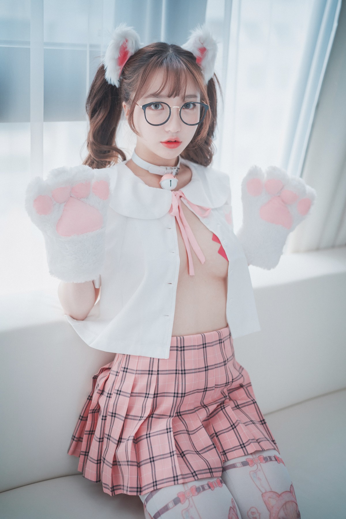 xgyw.top_[DJAWA]No.125_模特Yeeun_Cute Pink主题私房半脱上衣露豪乳胶带遮点撩人诱惑写真50P