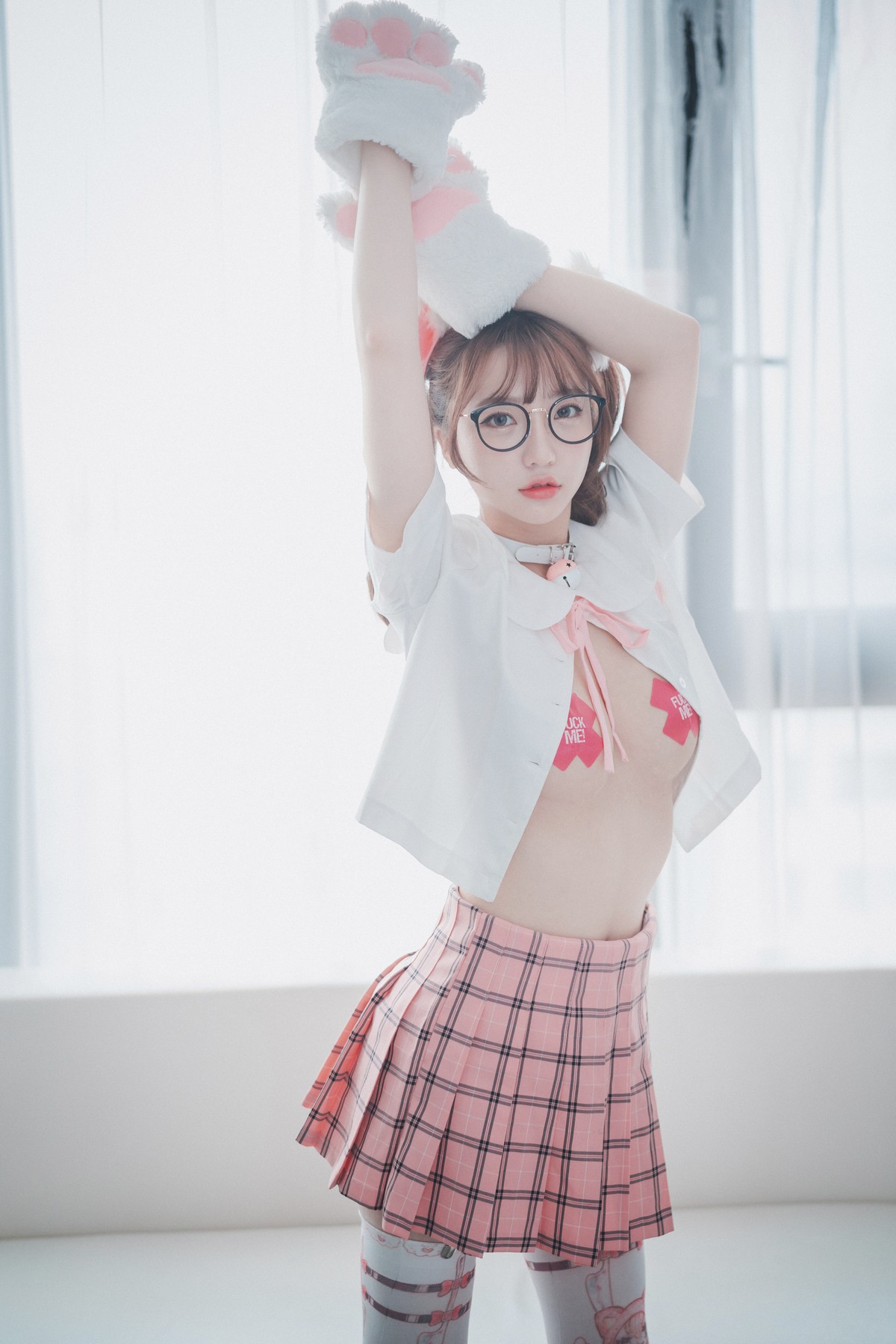xgyw.top_[DJAWA]No.125_模特Yeeun_Cute Pink主题私房半脱上衣露豪乳胶带遮点撩人诱惑写真50P