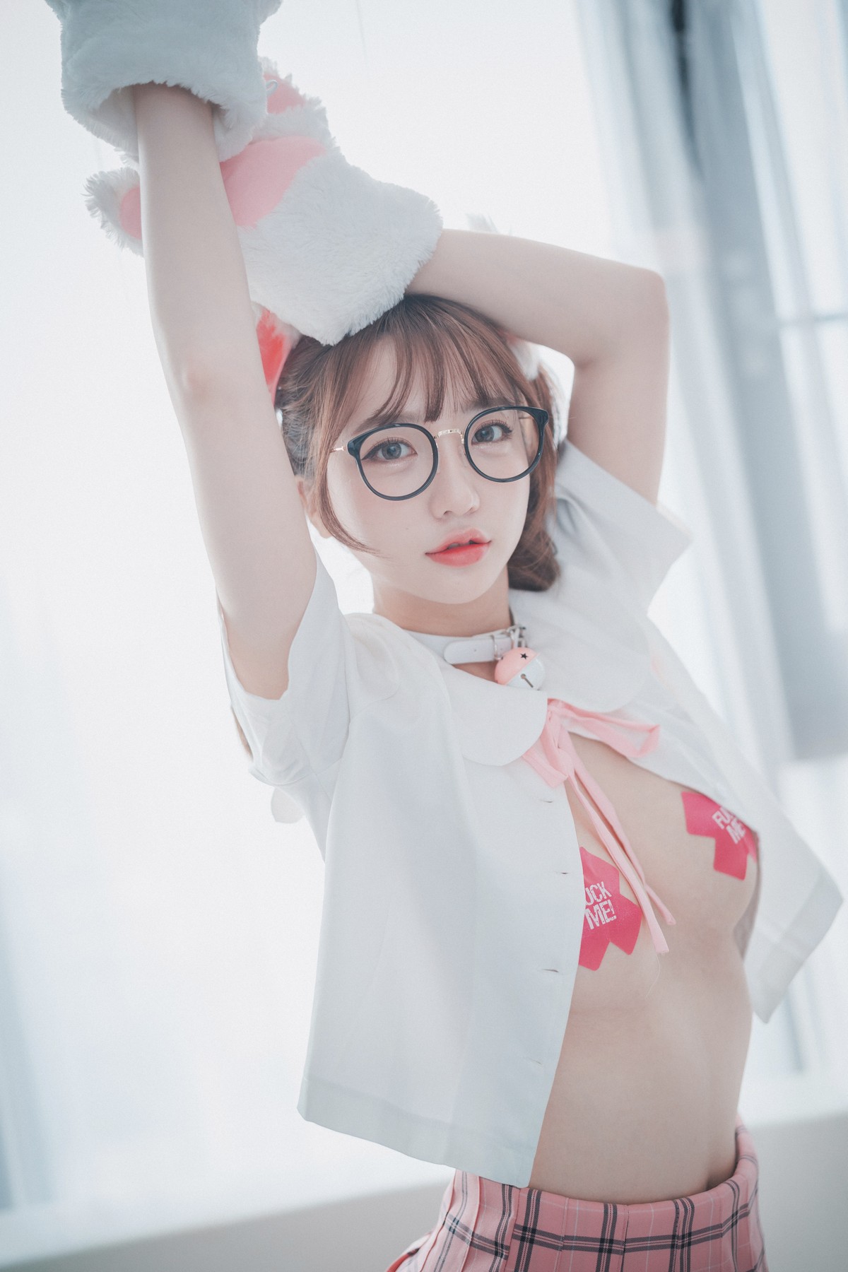 xgyw.top_[DJAWA]No.125_模特Yeeun_Cute Pink主题私房半脱上衣露豪乳胶带遮点撩人诱惑写真50P