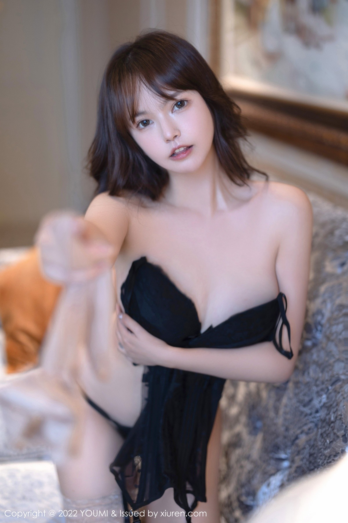 xgyw.top_[YouMi尤蜜荟]Vol.811_模特张思允Nice半脱露黑色情趣内衣配蕾丝吊袜秀翘臀诱惑写真78P