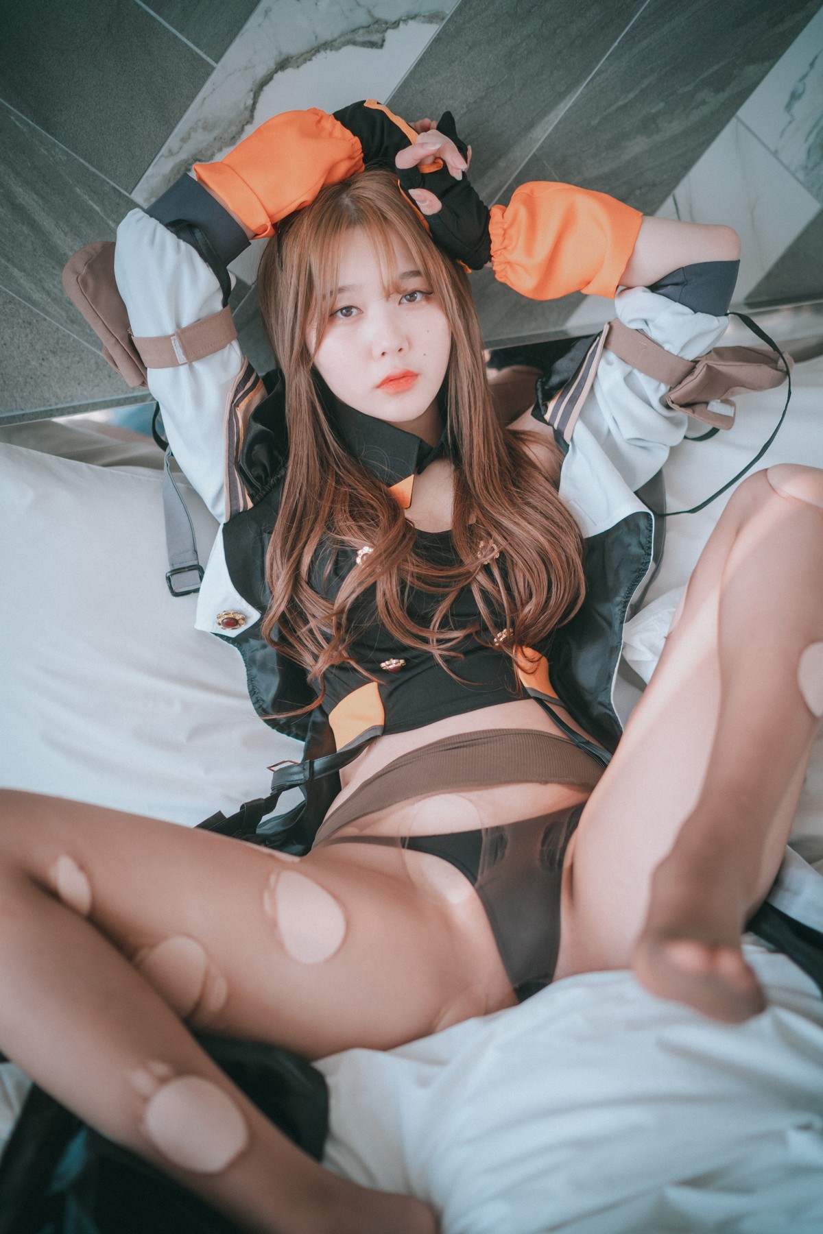 xgyw.top_[DJAWA]No.121_模特Zia_Overheated K2主题性感百褶短裙下破烂黑丝秀翘臀诱惑写真52P