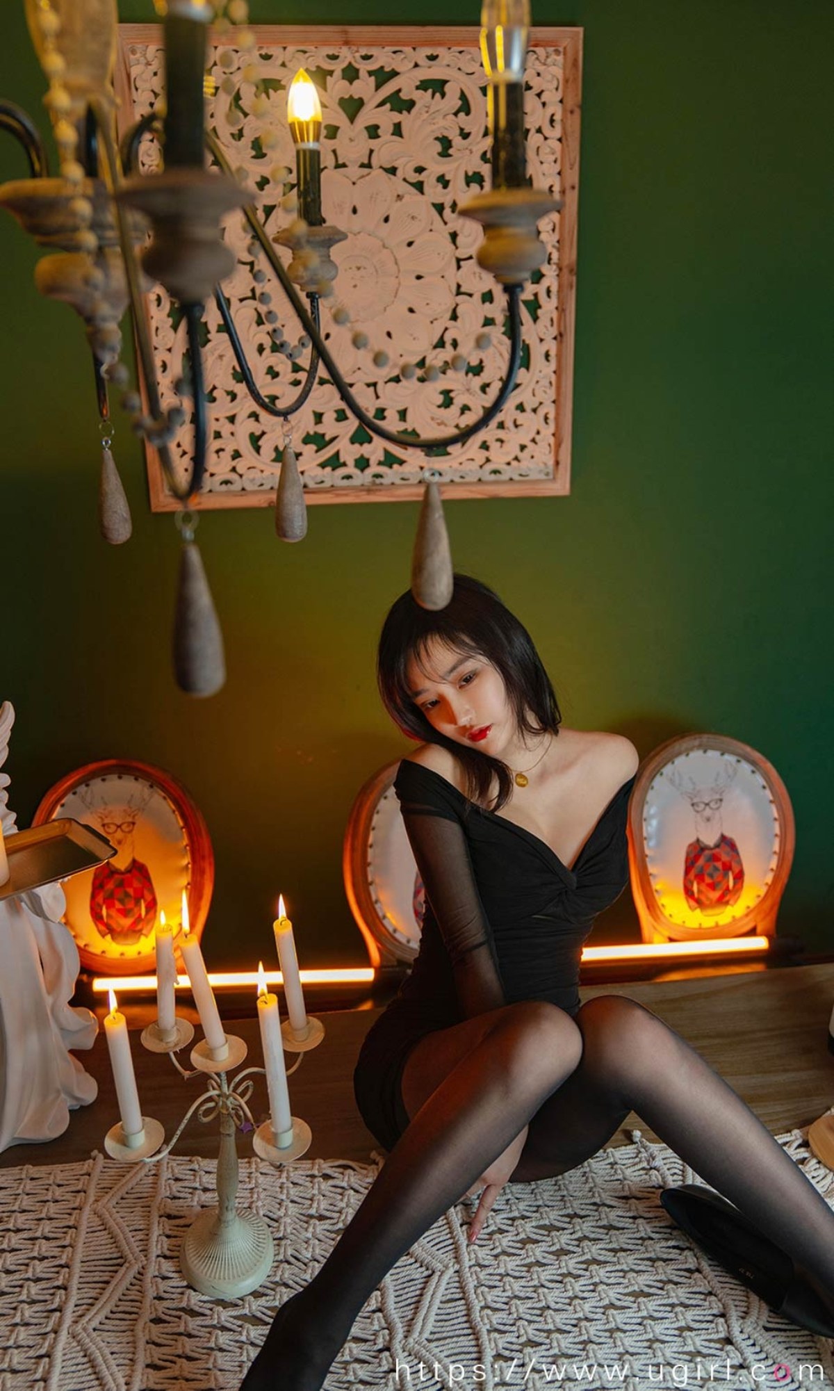 xgyw.top_[Ugirls爱尤物]No.2359_模特西门小玉私房昏暗灯光下黑色连衣裙配超薄黑丝诱惑写真35P