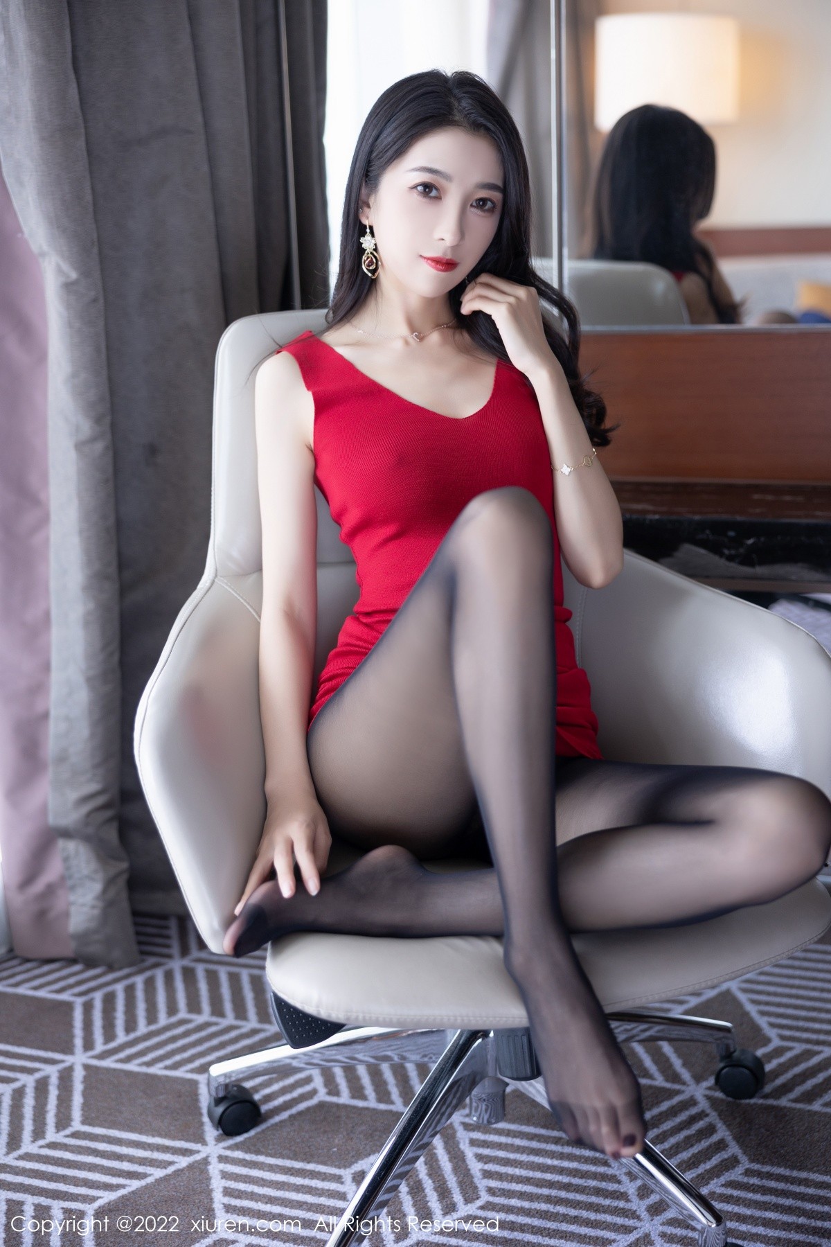 xgyw.top_XiuRen第5223期_模特林乐一私房性感红色连衣裙配超薄黑丝秀曼妙身姿诱惑写真80P