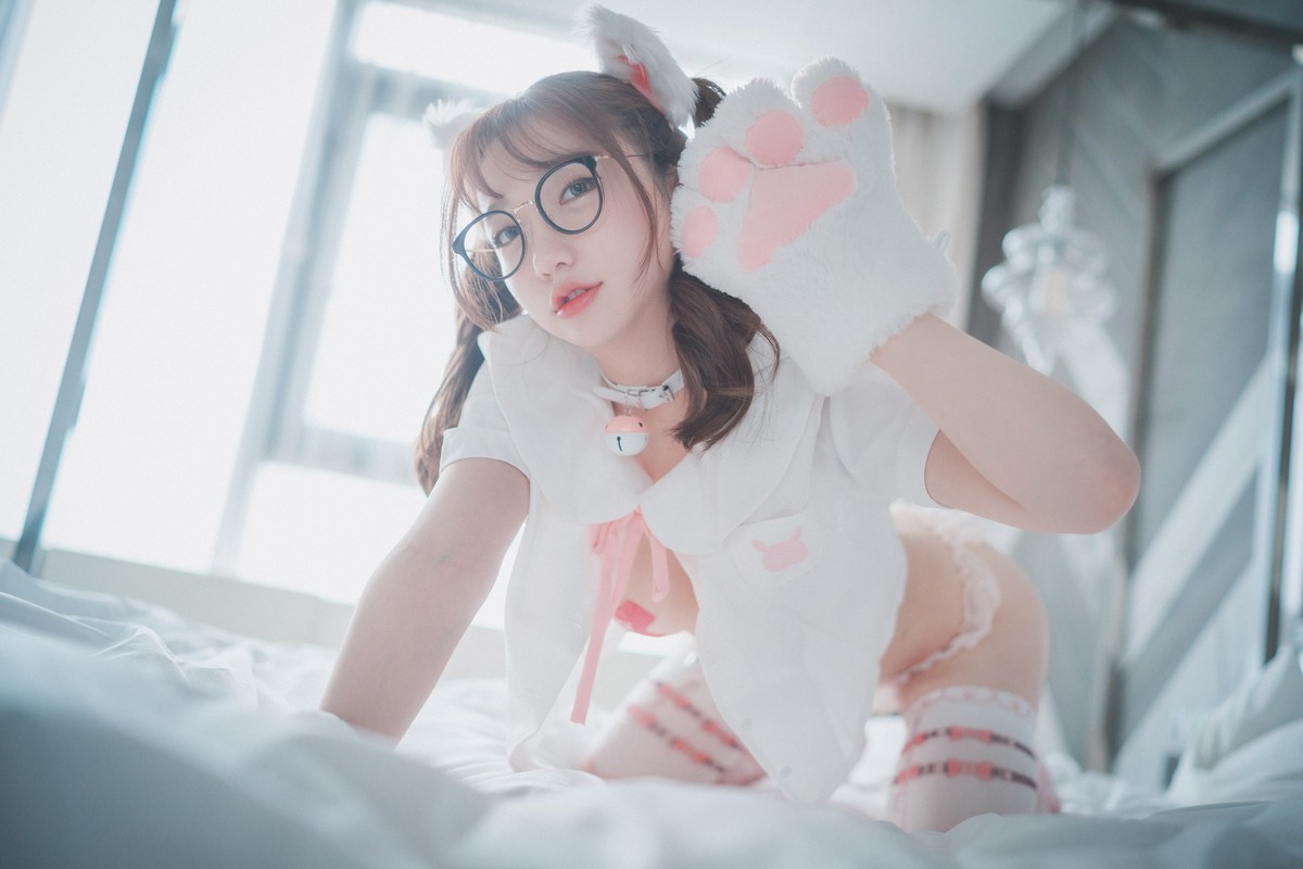 xgyw.top_[DJAWA]No.125_模特Yeeun_Cute Pink主题私房半脱上衣露豪乳胶带遮点撩人诱惑写真50P