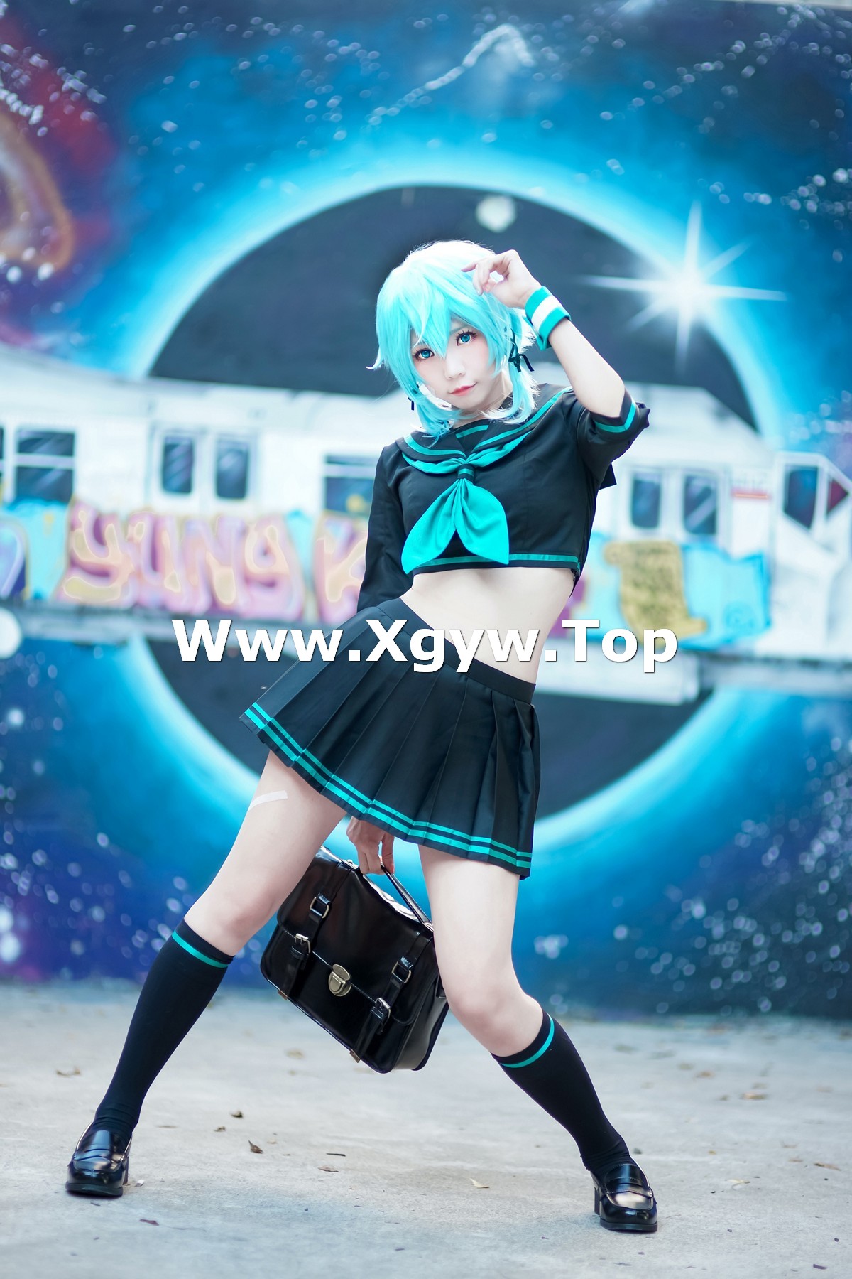 xgyw.top_Coser妹子Ely_eee诗乃JK主题户外性感JK制服配黑丝袜秀完美身材迷人写真36P