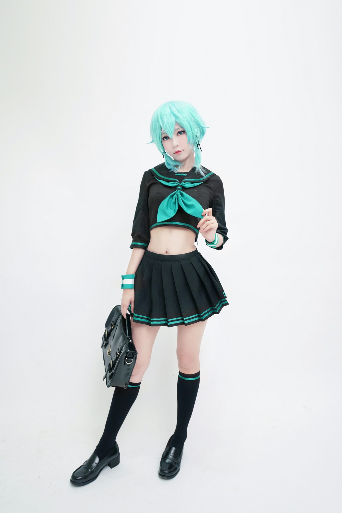 xgyw.top_Coser妹子Ely_eee诗乃JK主题户外性感JK制服配黑丝袜秀完美身材迷人写真36P