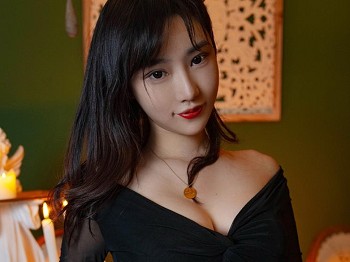 [Ugirls爱极品]No.2359_车模西门小玉私人昏暗灯光下黑色连衣裙配超薄黑色丝袜骚扰写真35P