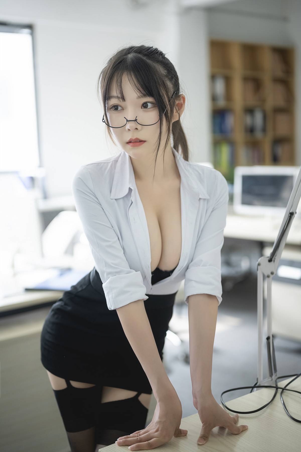 xgyw.top_网红美女香草喵露露黑白职业OL主题教室脱职业装露黑色蕾丝内衣丰满诱惑写真59P