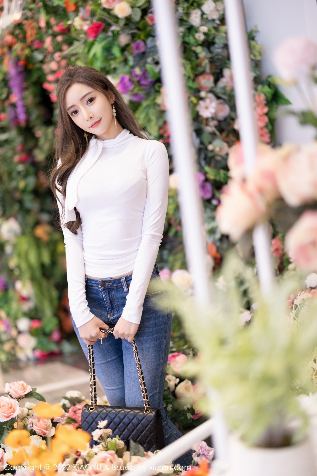 xgyw.top_[XiaoYu画语界]Vol.812_女神王馨瑶yanni白色收身上衣配牛仔裤半脱露无内肉丝诱惑写真82P