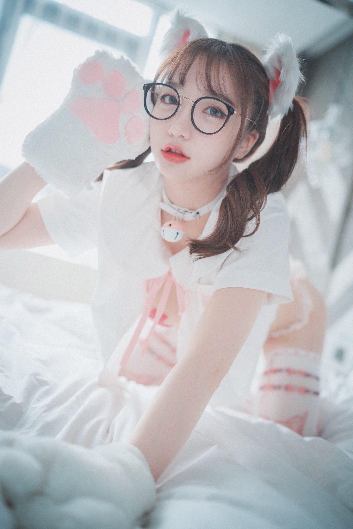 xgyw.top_[DJAWA]No.125_模特Yeeun_Cute Pink主题私房半脱上衣露豪乳胶带遮点撩人诱惑写真50P