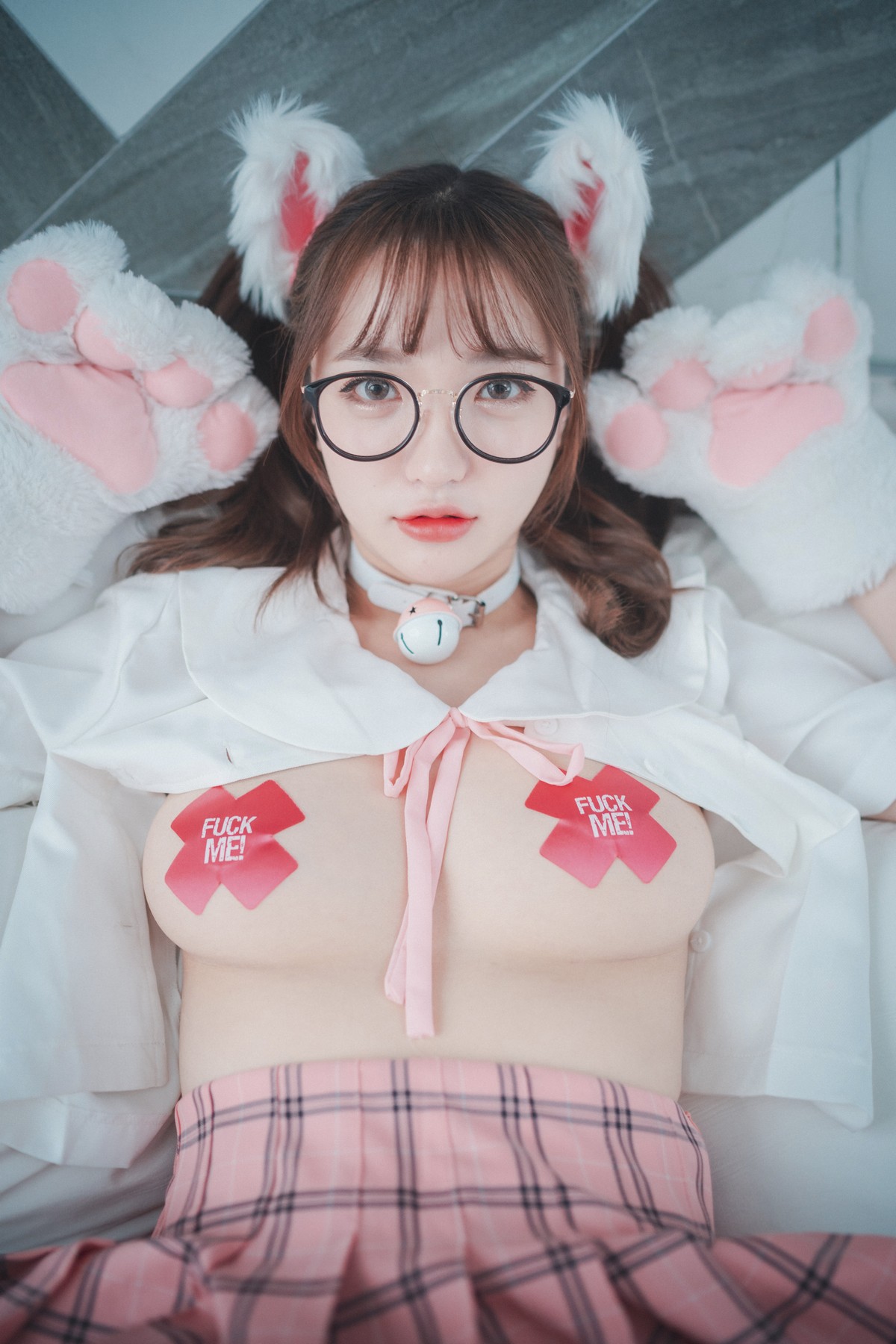 xgyw.top_[DJAWA]No.125_模特Yeeun_Cute Pink主题私房半脱上衣露豪乳胶带遮点撩人诱惑写真50P
