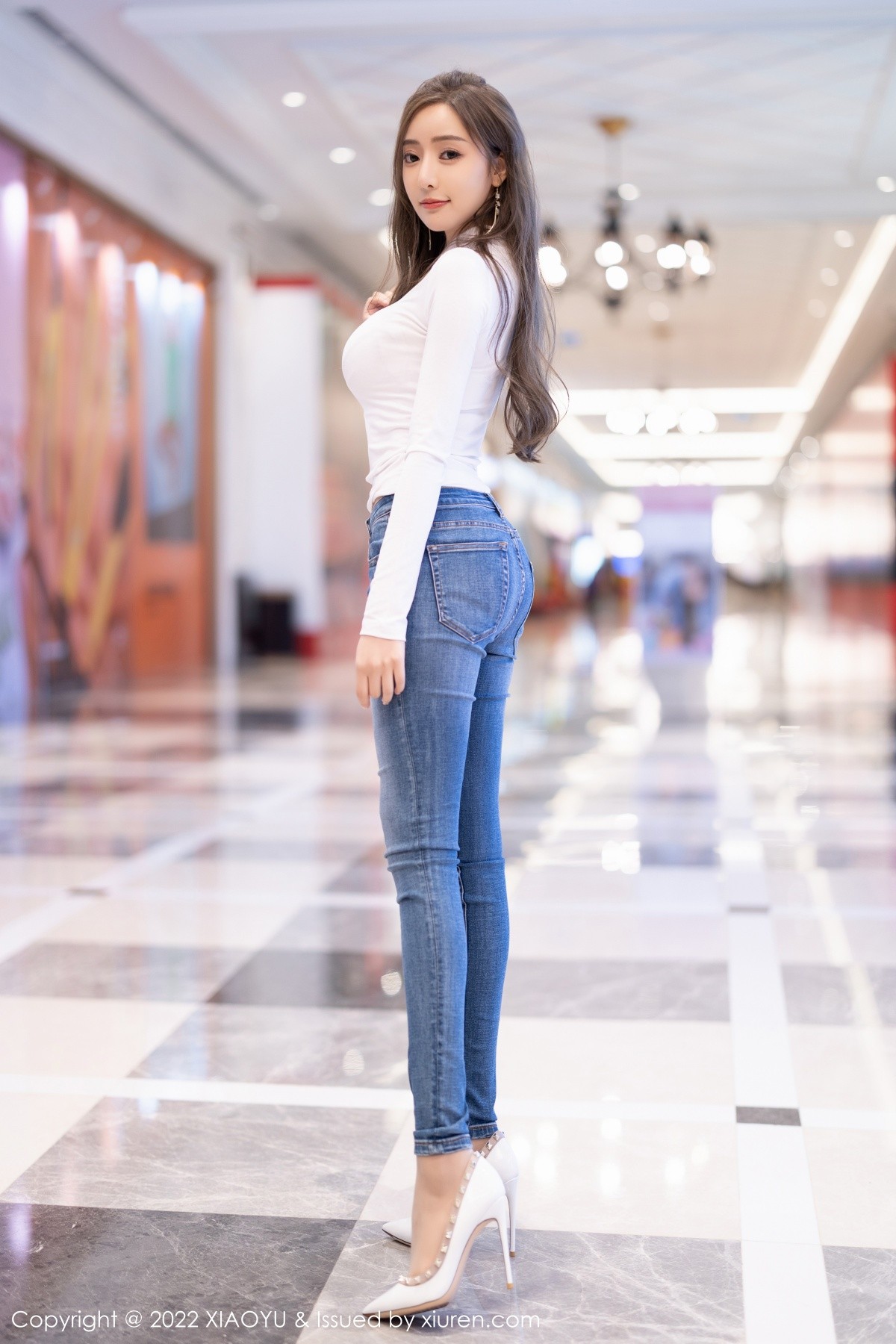 xgyw.top_[XiaoYu画语界]Vol.812_女神王馨瑶yanni白色收身上衣配牛仔裤半脱露无内肉丝诱惑写真82P
