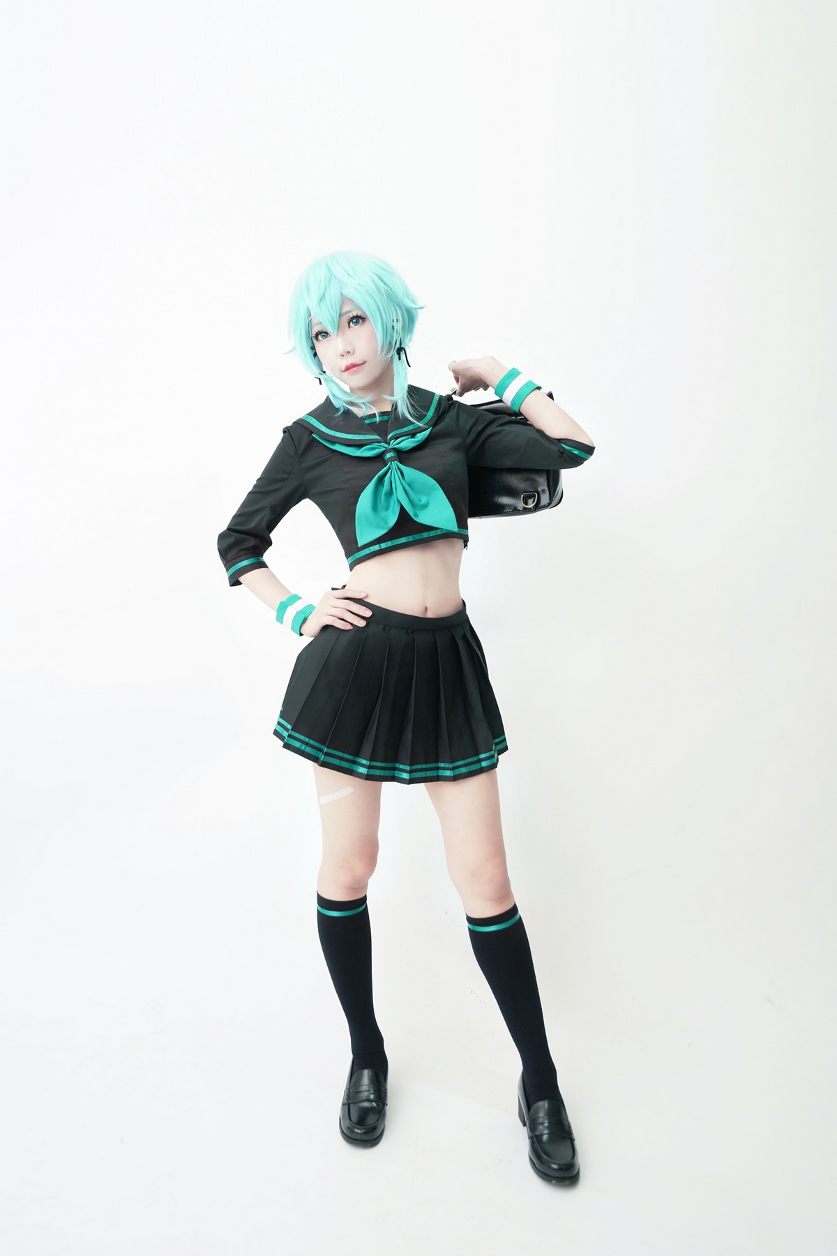 xgyw.top_Coser妹子Ely_eee诗乃JK主题户外性感JK制服配黑丝袜秀完美身材迷人写真36P