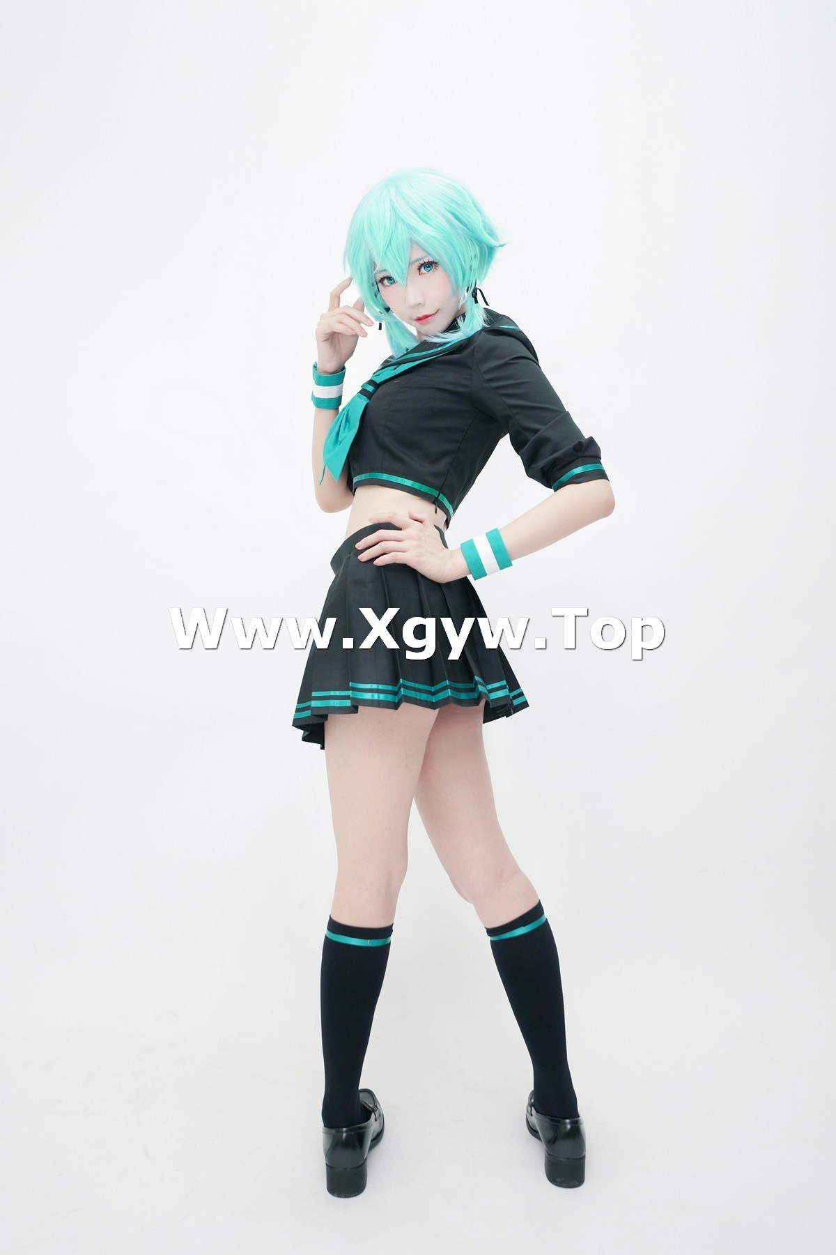 xgyw.top_Coser妹子Ely_eee诗乃JK主题户外性感JK制服配黑丝袜秀完美身材迷人写真36P