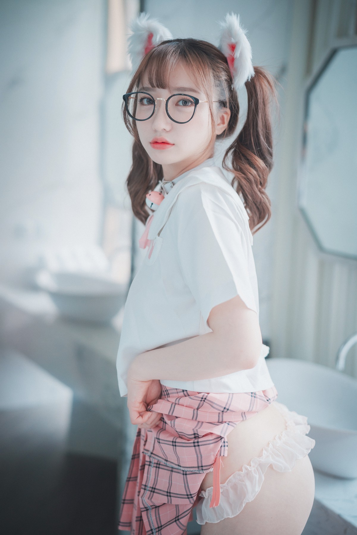 xgyw.top_[DJAWA]No.125_模特Yeeun_Cute Pink主题私房半脱上衣露豪乳胶带遮点撩人诱惑写真50P