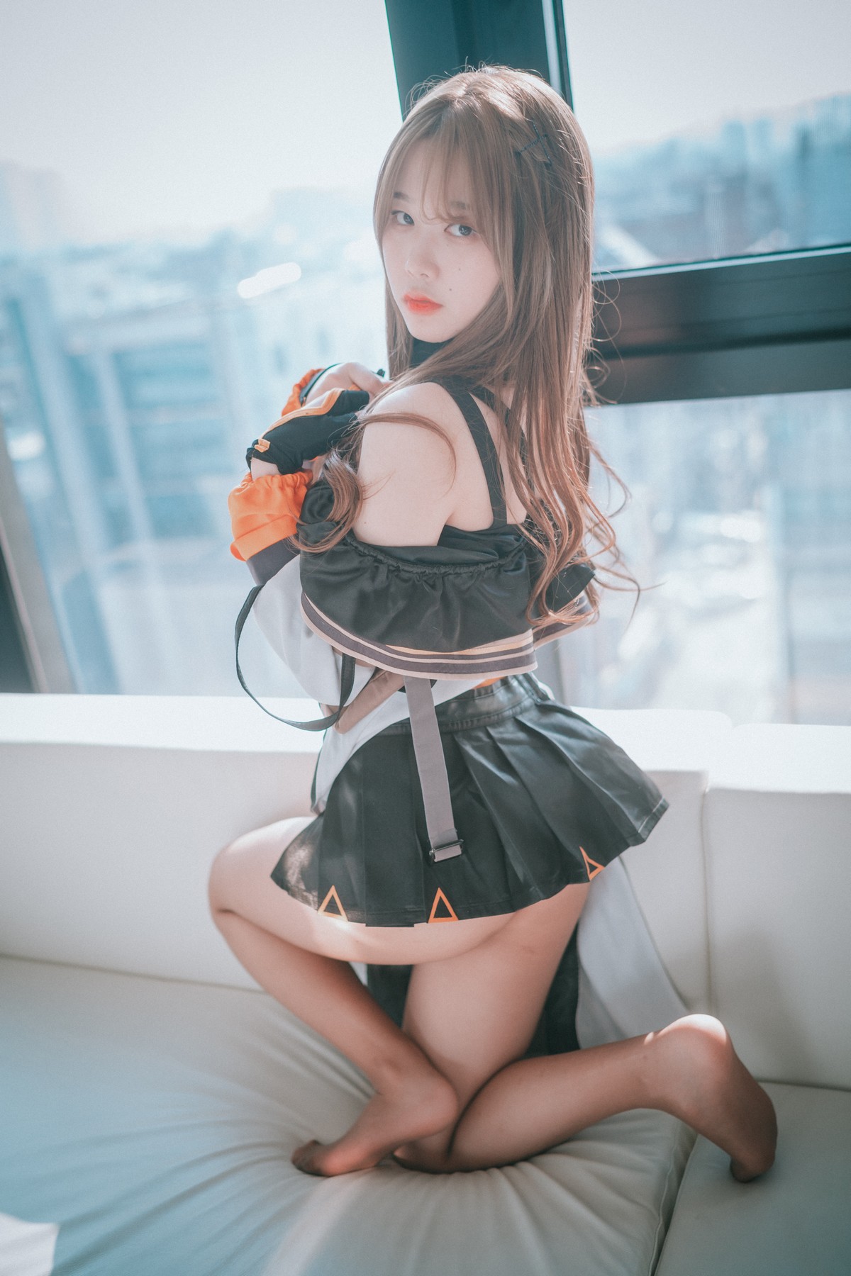 xgyw.top_[DJAWA]No.121_模特Zia_Overheated K2主题性感百褶短裙下破烂黑丝秀翘臀诱惑写真52P