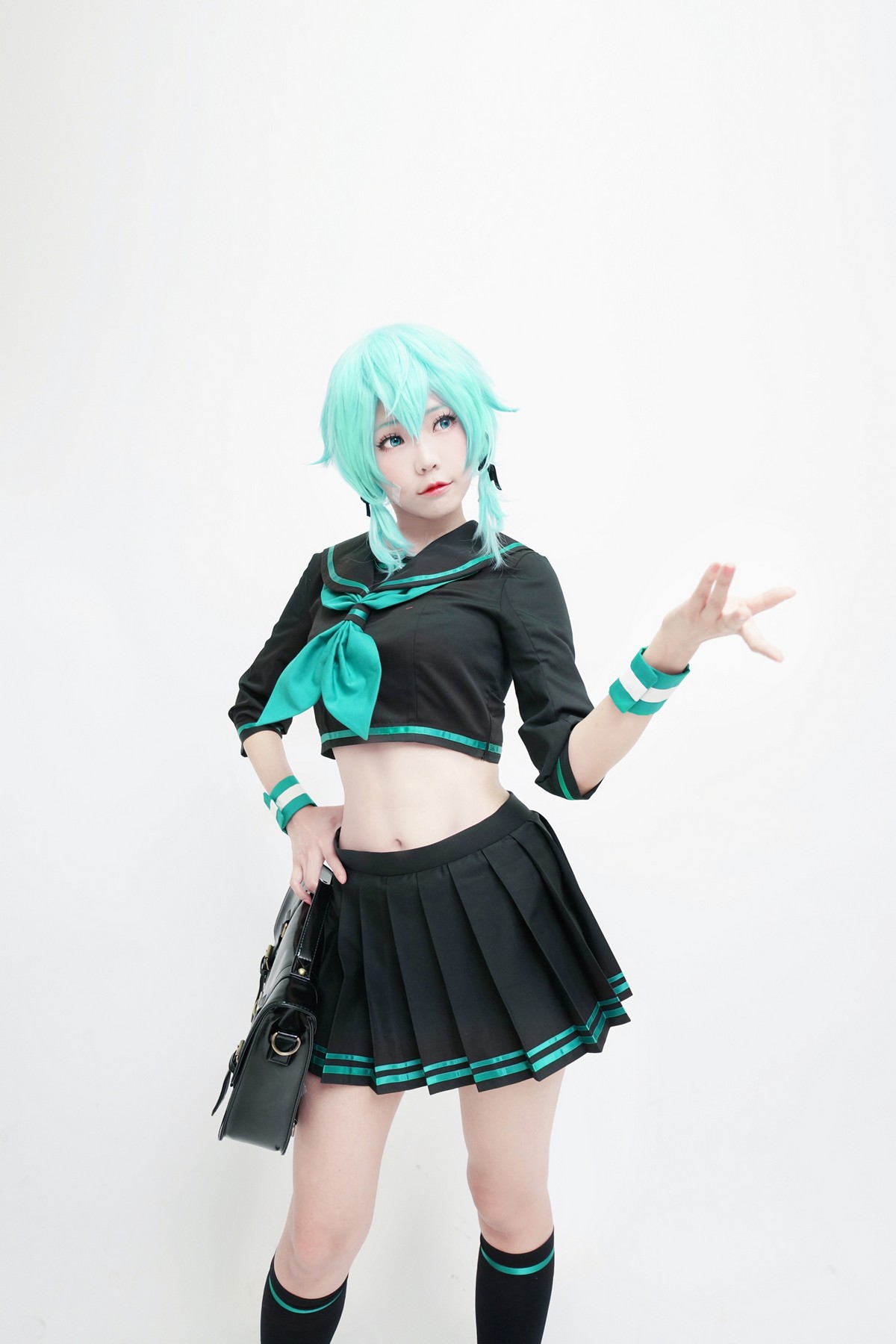 xgyw.top_Coser妹子Ely_eee诗乃JK主题户外性感JK制服配黑丝袜秀完美身材迷人写真36P