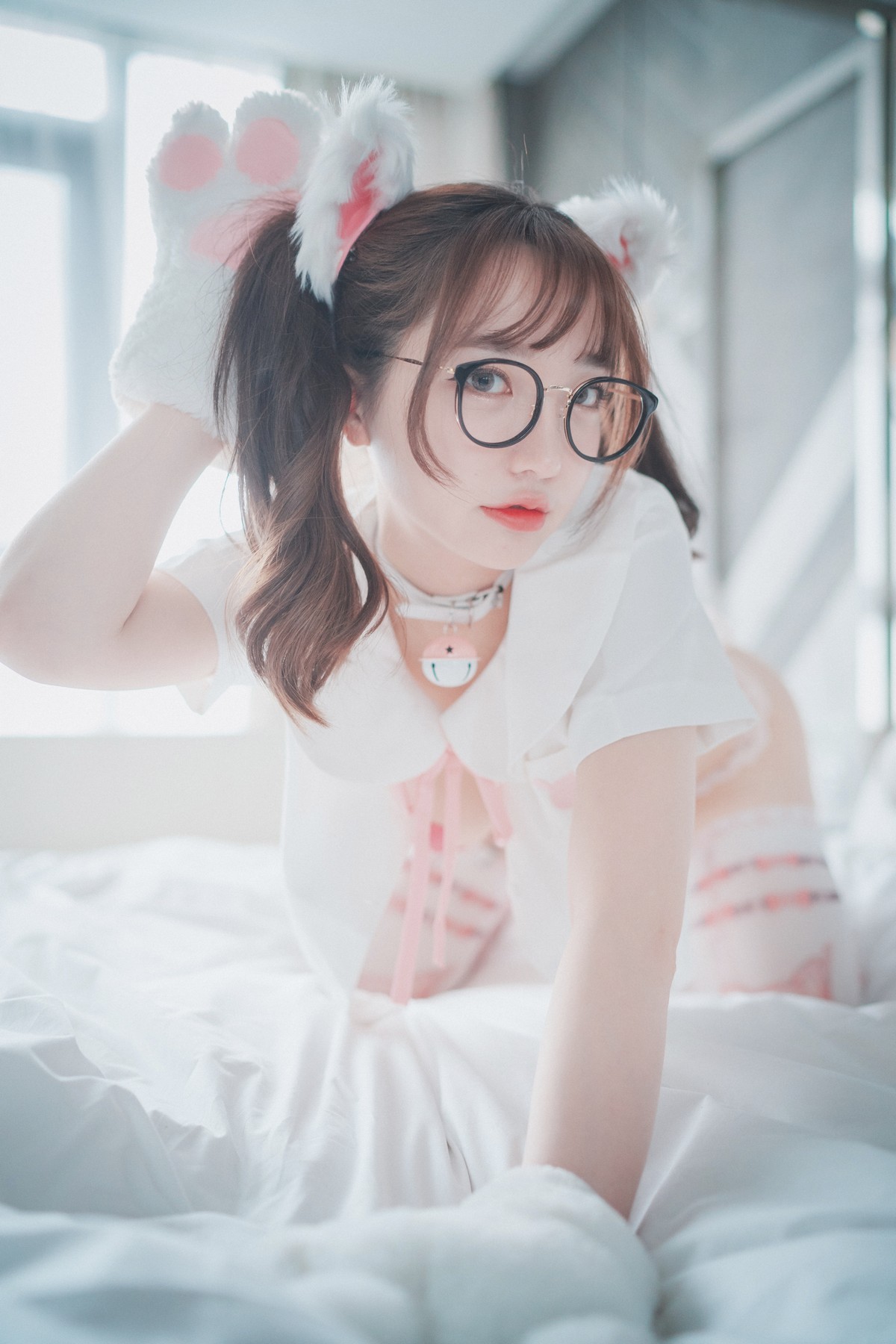 xgyw.top_[DJAWA]No.125_模特Yeeun_Cute Pink主题私房半脱上衣露豪乳胶带遮点撩人诱惑写真50P