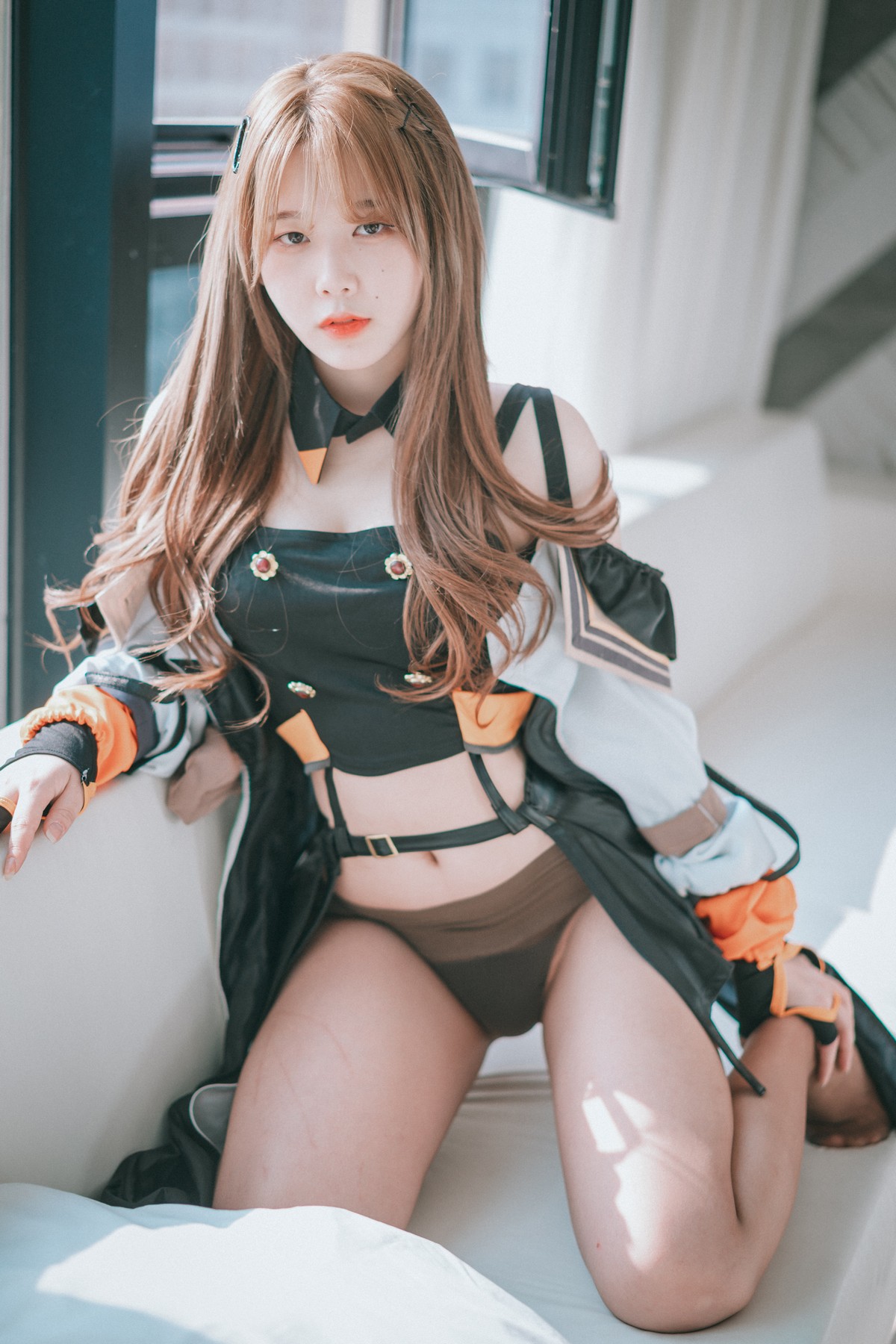 xgyw.top_[DJAWA]No.121_模特Zia_Overheated K2主题性感百褶短裙下破烂黑丝秀翘臀诱惑写真52P