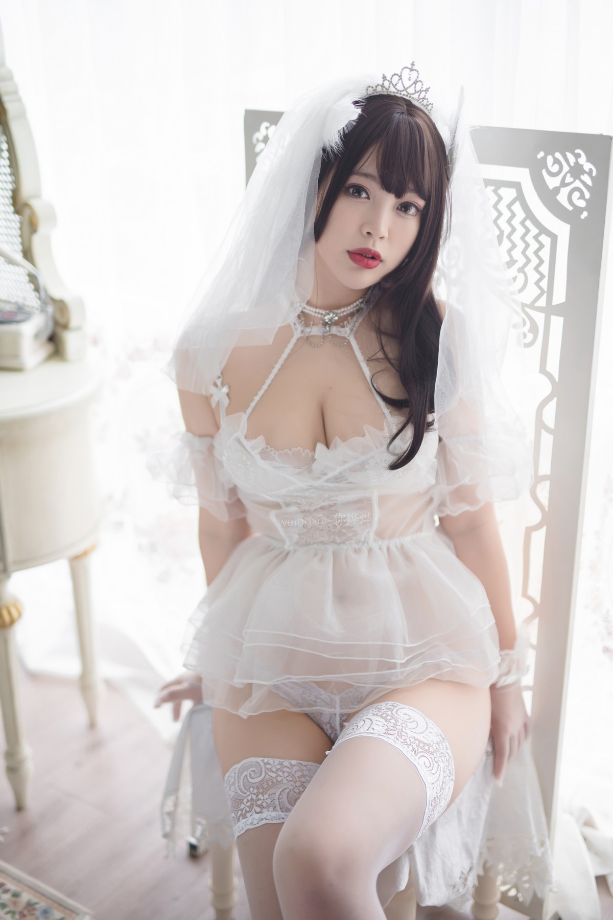xgyw.top_萌系小姐姐白烨白天鹅主题私房性感白色婚纱配蕾丝吊袜秀完美身材诱惑写真50P