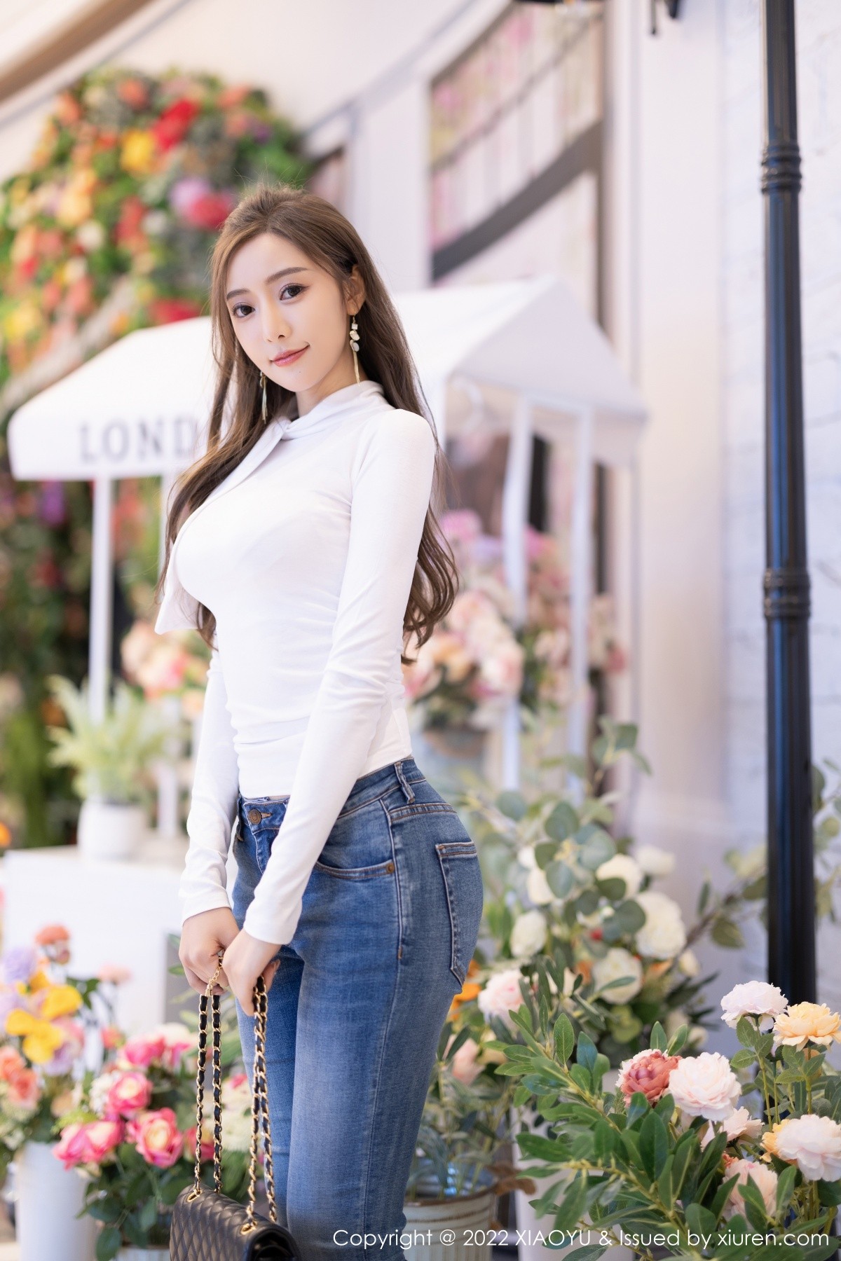 xgyw.top_[XiaoYu画语界]Vol.812_女神王馨瑶yanni白色收身上衣配牛仔裤半脱露无内肉丝诱惑写真82P