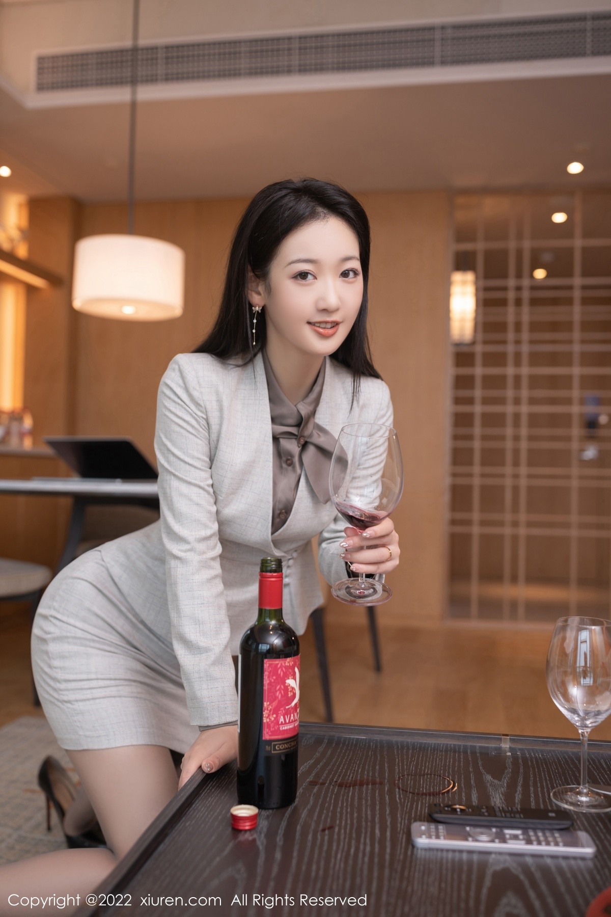 xgyw.top_XiuRen第5238期_模特唐安琪广州-云南旅拍脱职业装露性感蕾丝内衣撩人诱惑写真84P