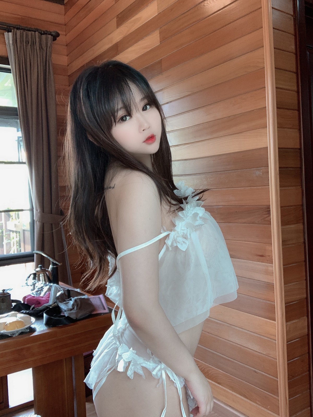 xgyw.top_蜜桃少女是依酱呀夏日主题私房性感白色薄透情趣内衣秀完美身材惹火诱惑写真50P