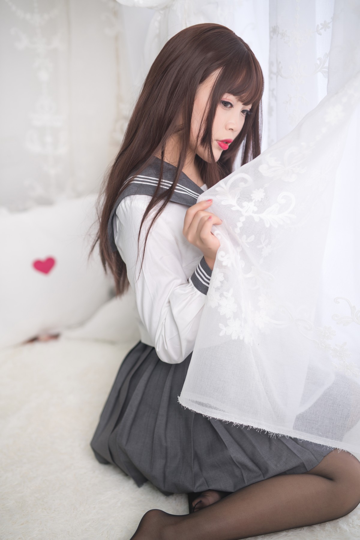 xgyw.top_萌系小姐姐白烨黑丝制服少女主题私房性感学生制服配超薄黑丝秀美腿诱惑写真60P