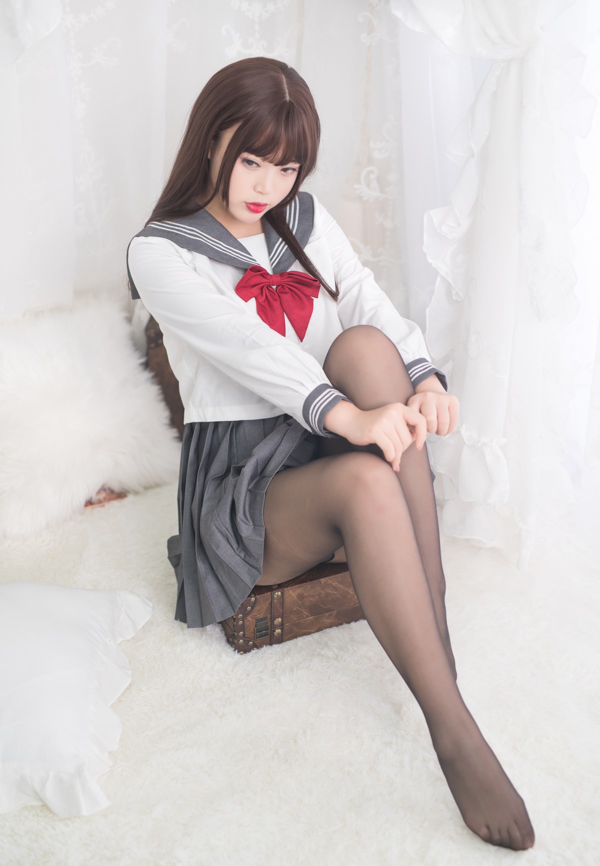 xgyw.top_萌系小姐姐白烨黑丝制服少女主题私房性感学生制服配超薄黑丝秀美腿诱惑写真60P