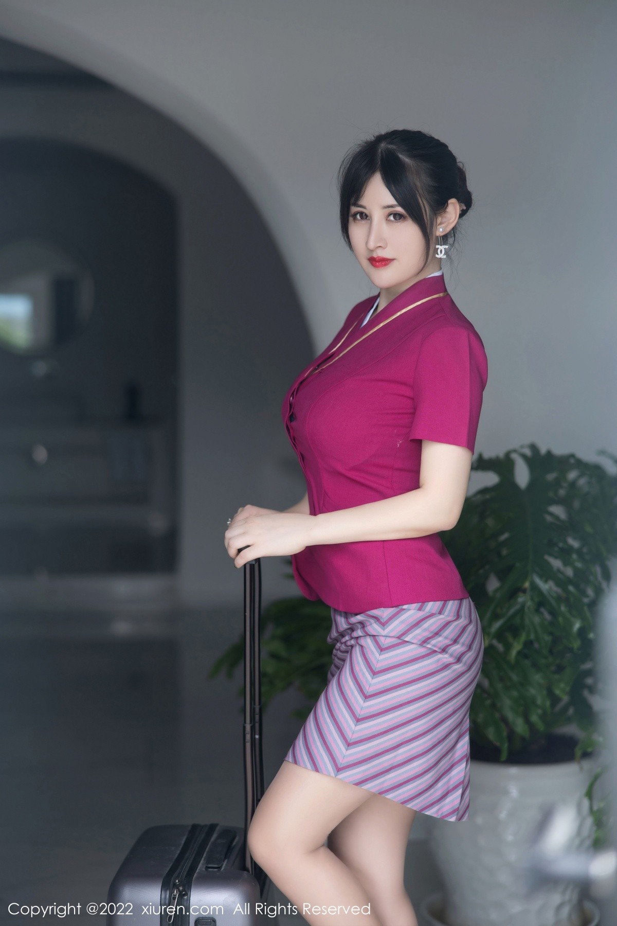 xgyw.top_XiuRen第5241期_模特诗诗kiki大理旅拍半脱空姐制服露性感蕾丝内衣完美诱惑写真83P