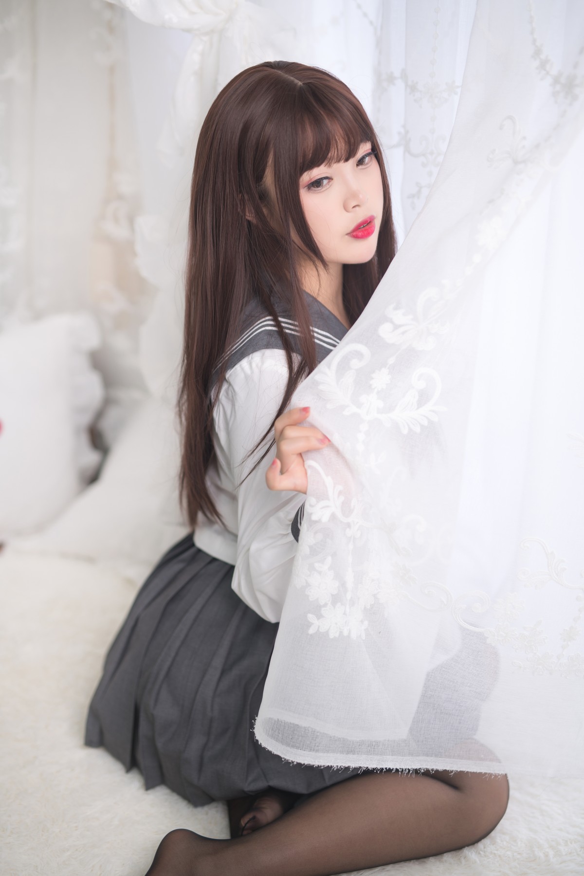 xgyw.top_萌系小姐姐白烨黑丝制服少女主题私房性感学生制服配超薄黑丝秀美腿诱惑写真60P