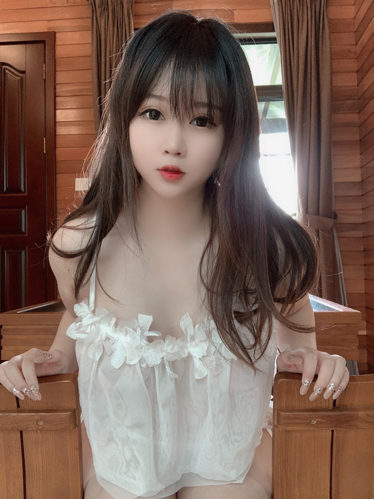 xgyw.top_蜜桃少女是依酱呀夏日主题私房性感白色薄透情趣内衣秀完美身材惹火诱惑写真50P