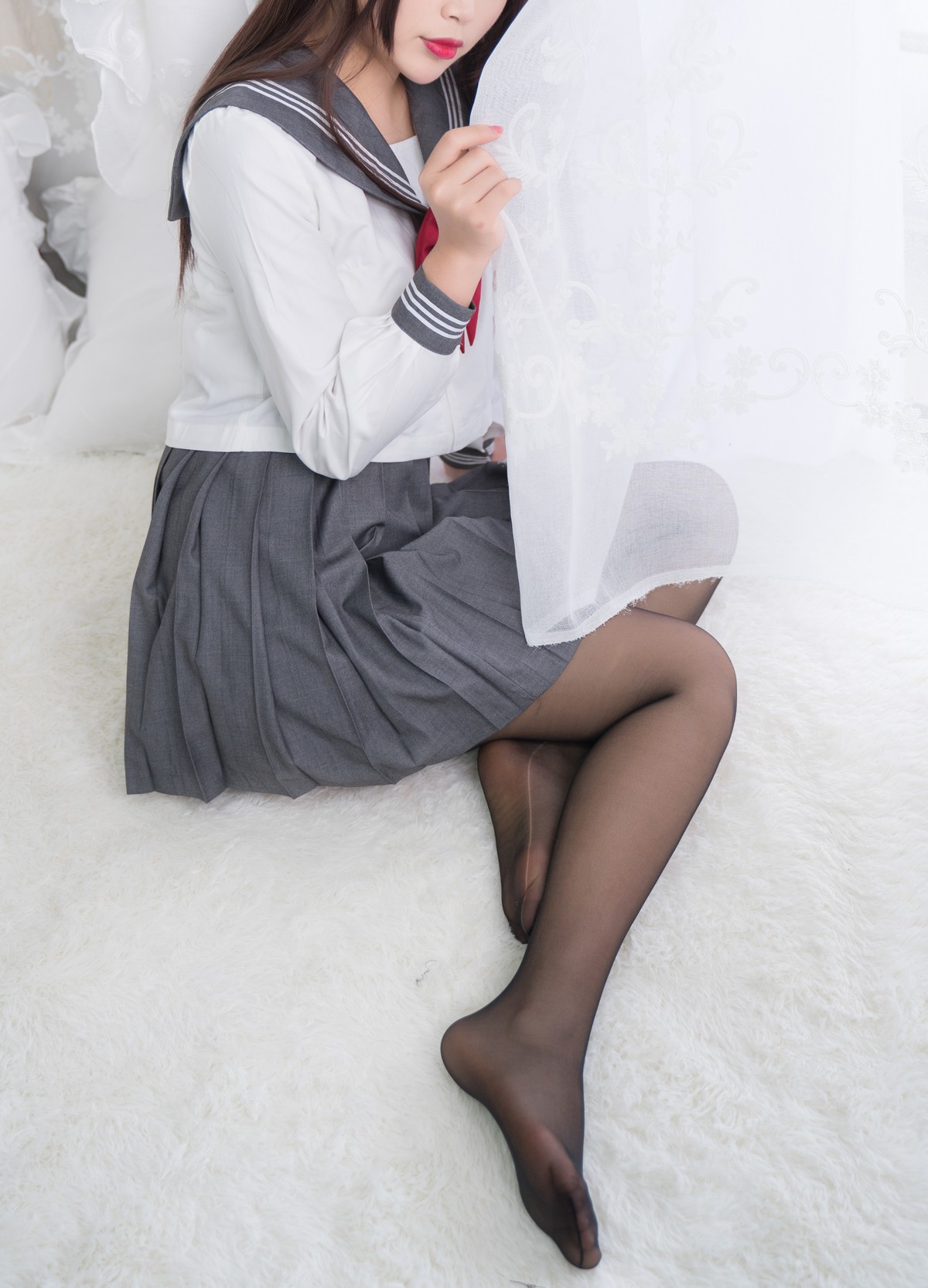 xgyw.top_萌系小姐姐白烨黑丝制服少女主题私房性感学生制服配超薄黑丝秀美腿诱惑写真60P