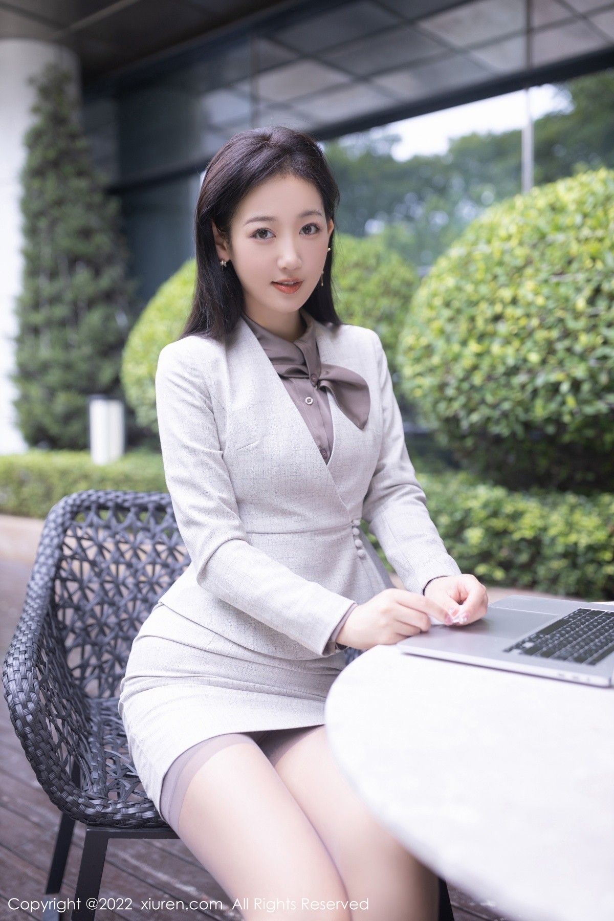 xgyw.top_XiuRen第5238期_模特唐安琪广州-云南旅拍脱职业装露性感蕾丝内衣撩人诱惑写真84P