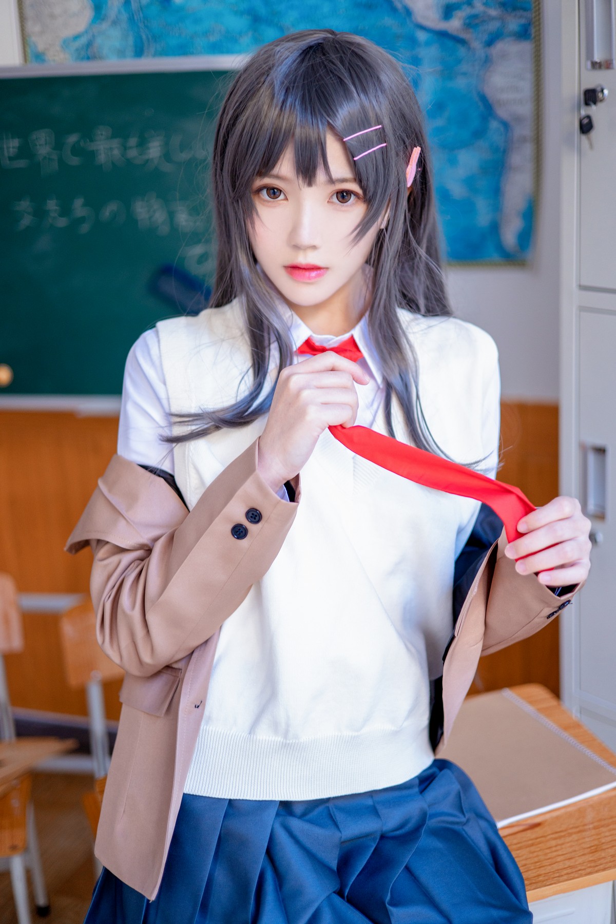 xgyw.top_网络美女桜桃喵麻衣制服主题教室里学生制服短裙下黑丝裤袜秀美腿性感写真52P