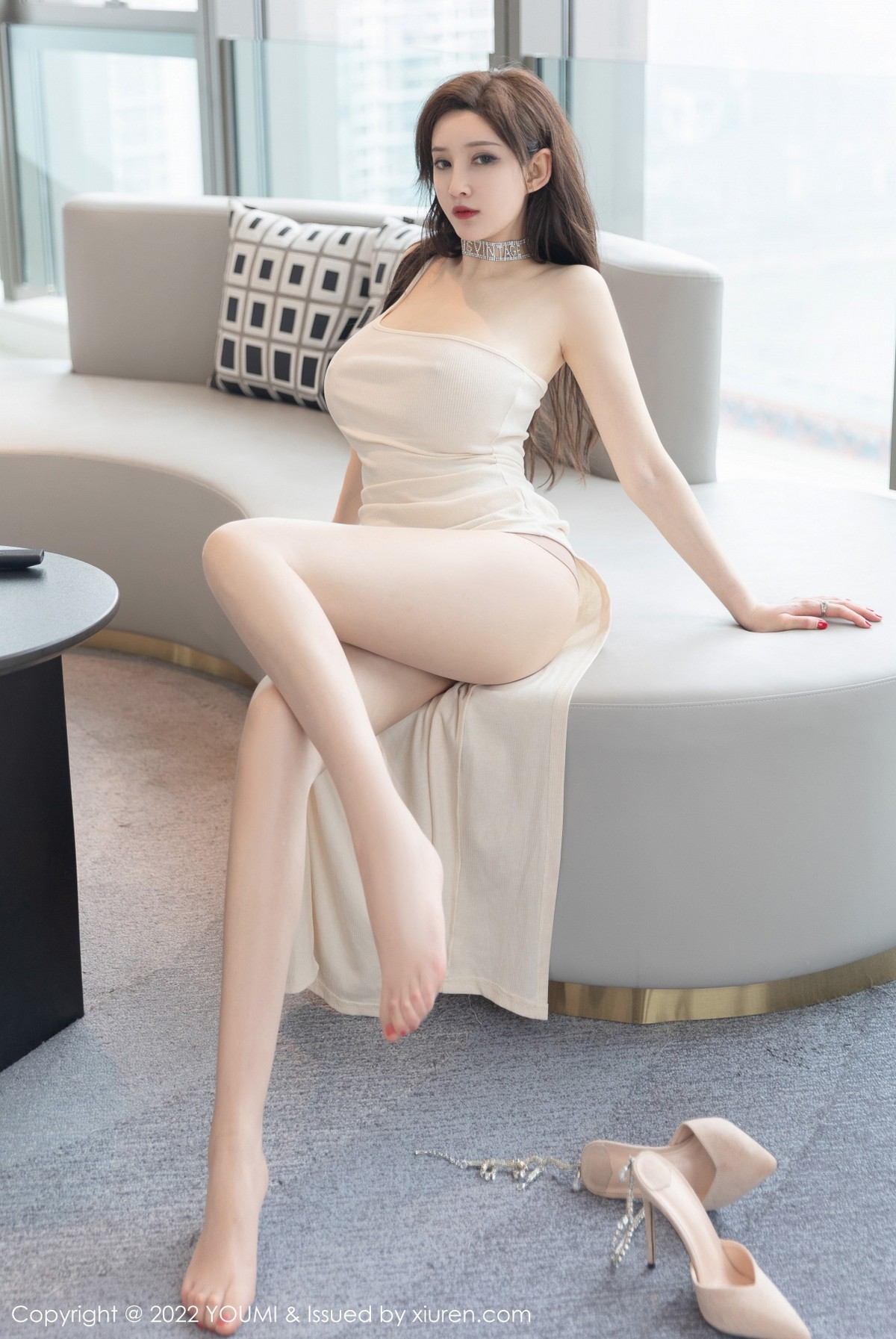xgyw.top_[YouMi尤蜜荟]Vol.813_女神奶瓶土肥圆米色收身连衣裙配超薄肉丝秀翘臀美腿诱惑写真76P